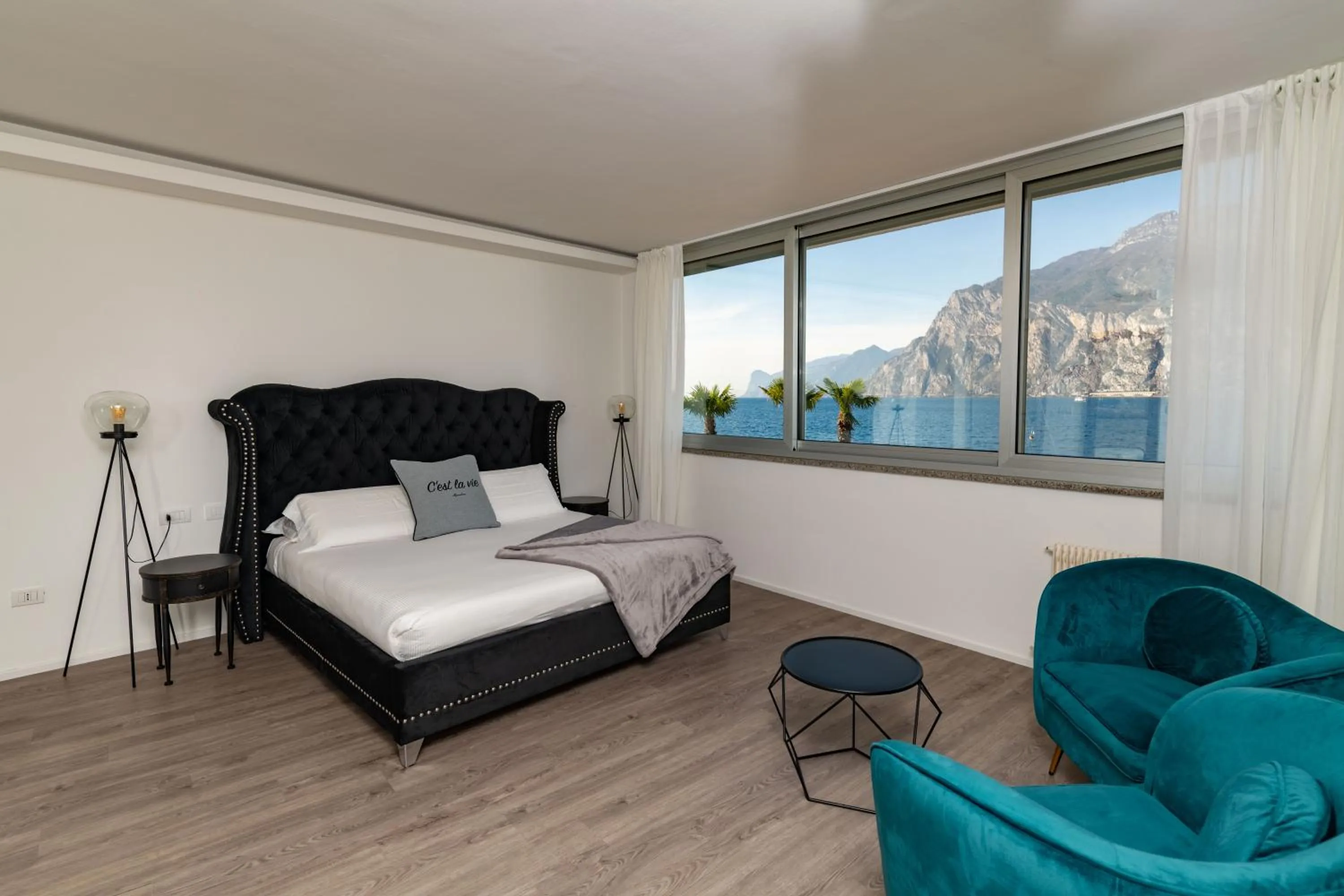 Bed in Torbole Aparthotel