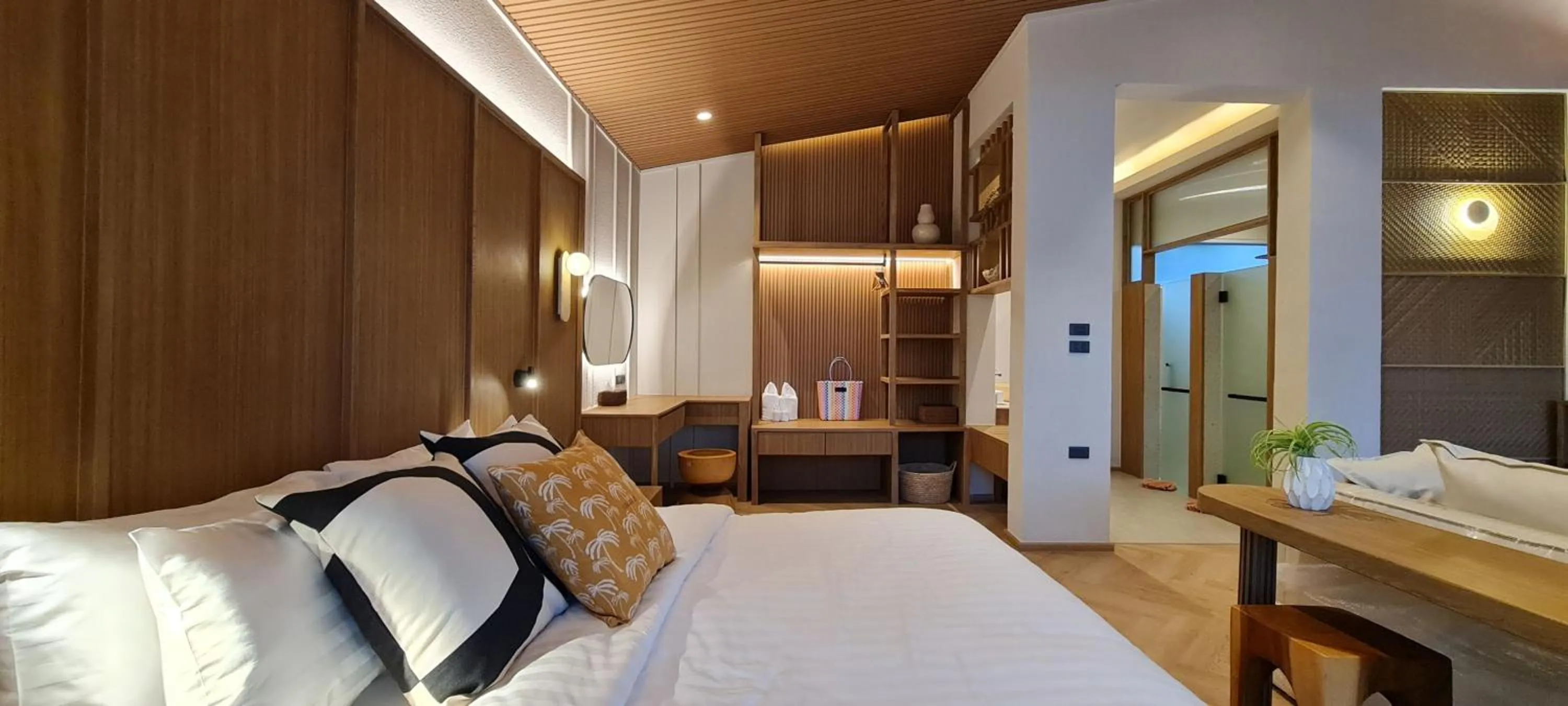 Bed in Cocohut Beach Resort Koh Phangan