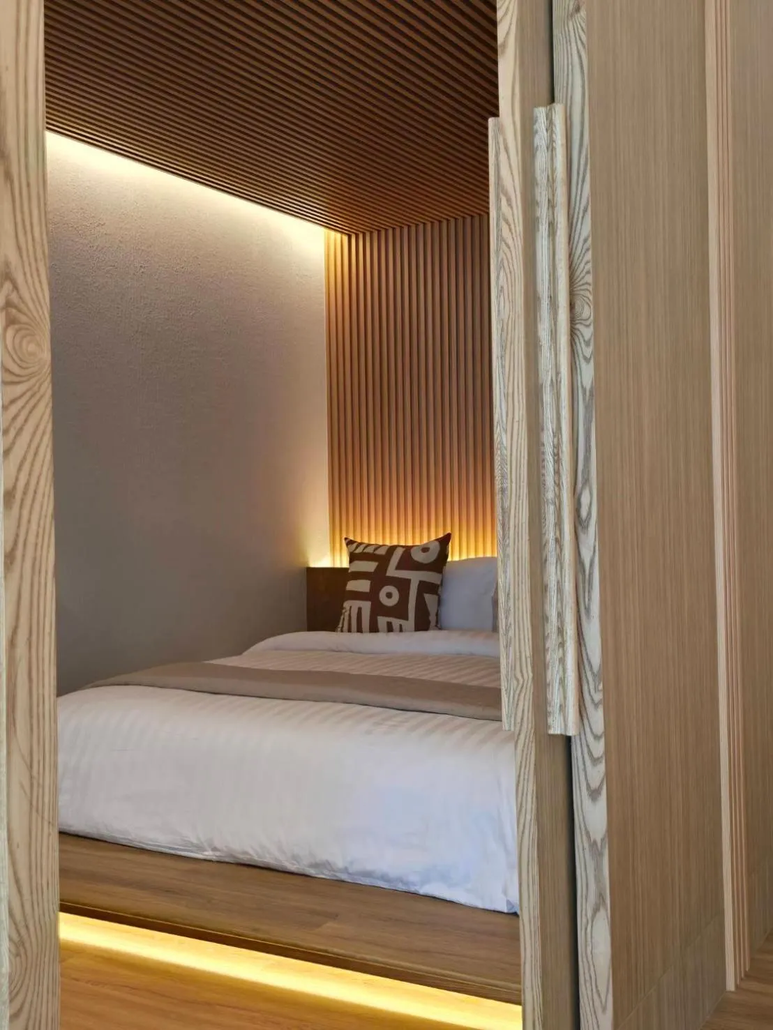 Bed in Cocohut Beach Resort Koh Phangan