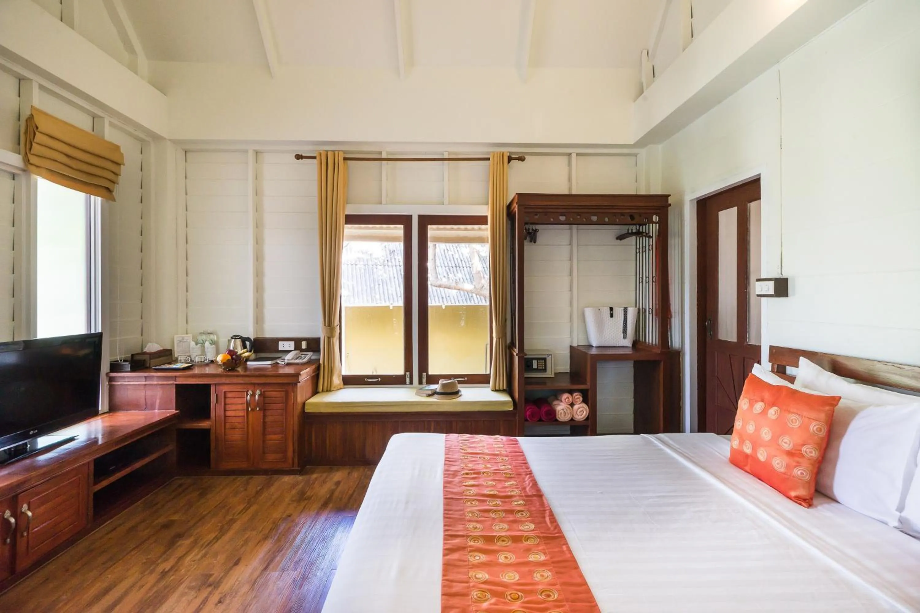 Bedroom, Bed in Cocohut Beach Resort Koh Phangan