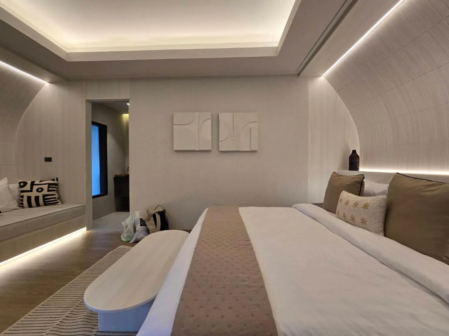 Bed in Cocohut Beach Resort Koh Phangan