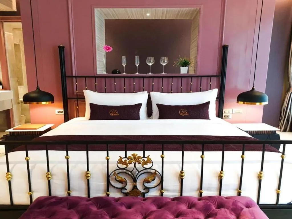 Bed in Cocohut Beach Resort Koh Phangan