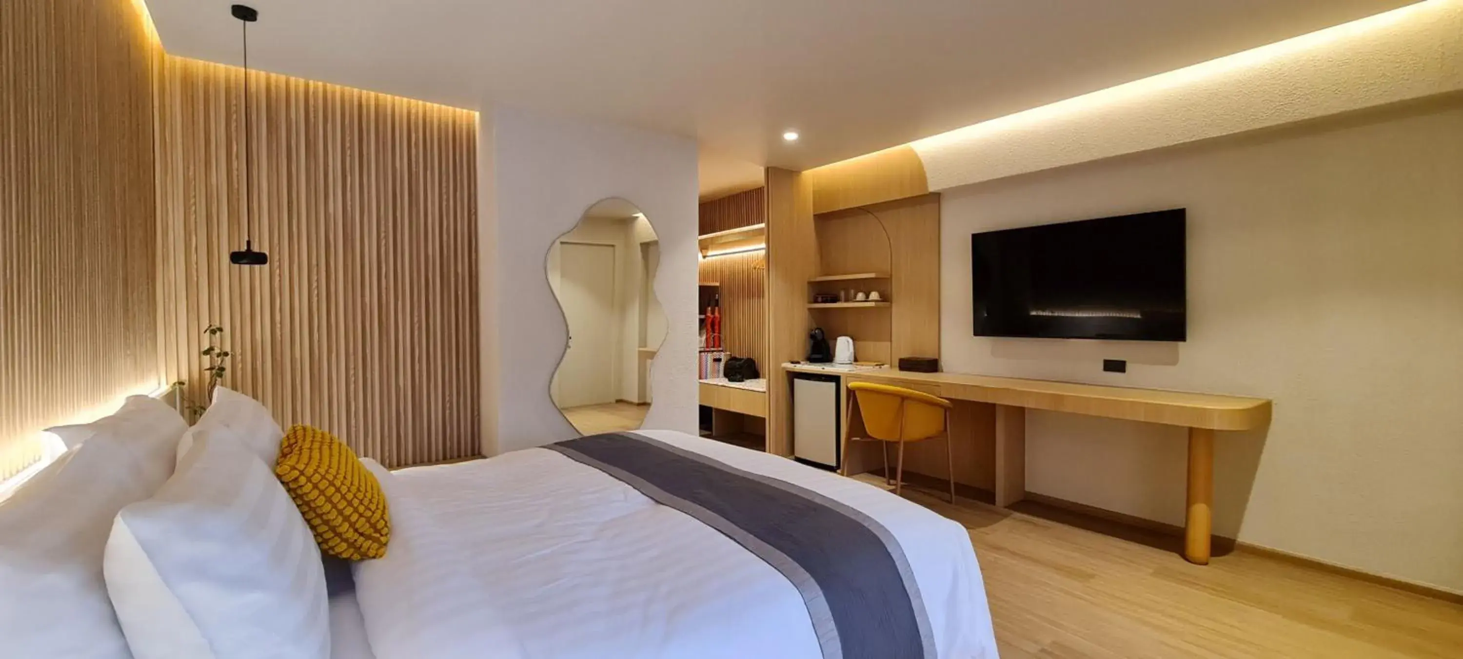 Deluxe King Room in Cocohut Beach Resort Koh Phangan Deluxe King Room in Cocohut Beach Resort Koh Phangan