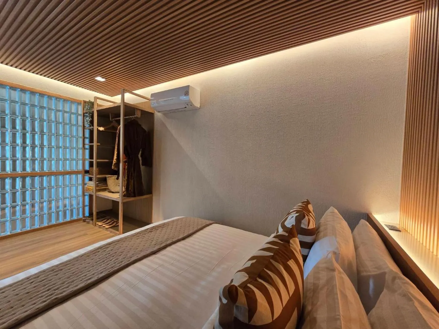 Bed in Cocohut Beach Resort Koh Phangan