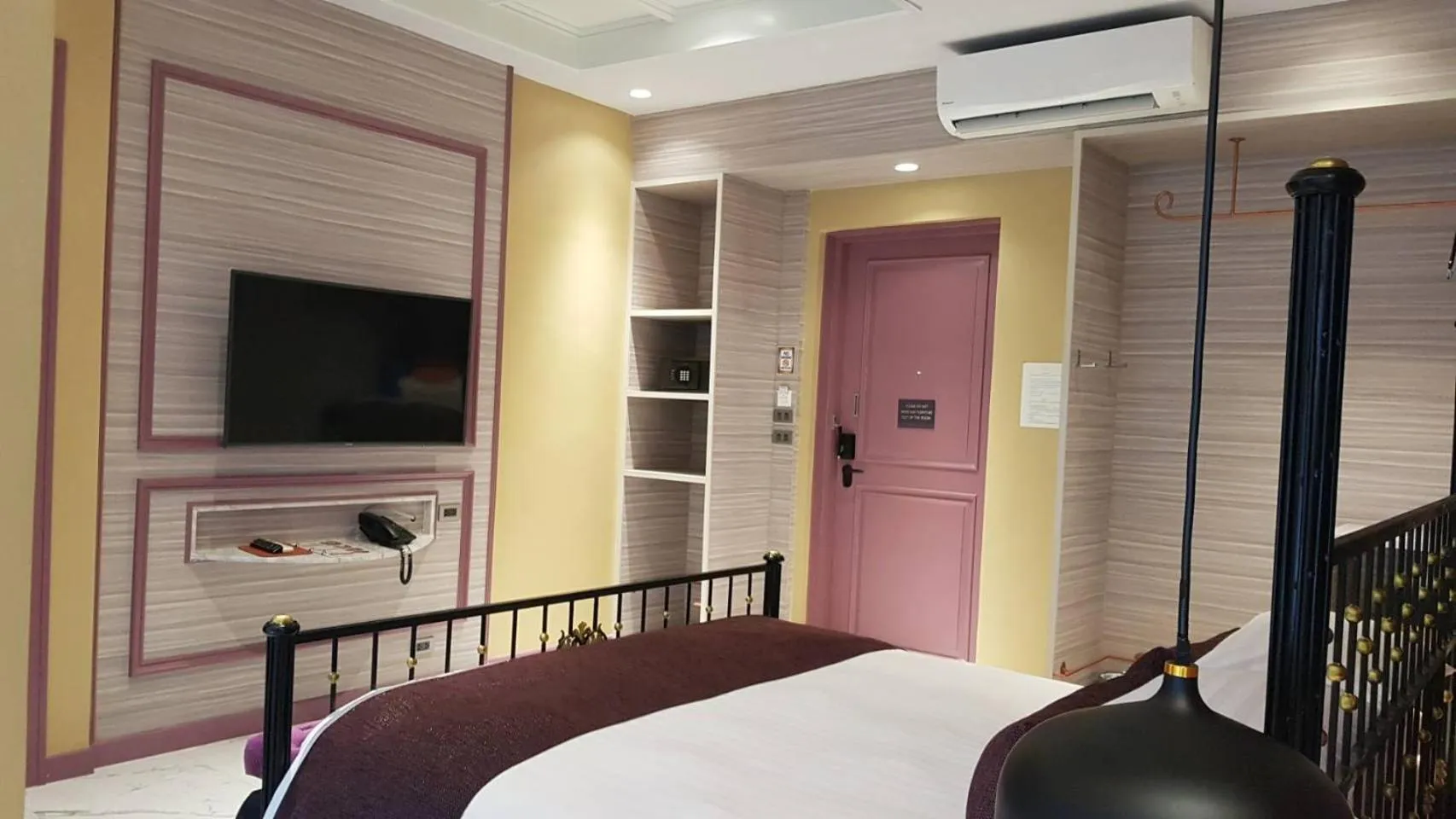 Bed in Cocohut Beach Resort Koh Phangan