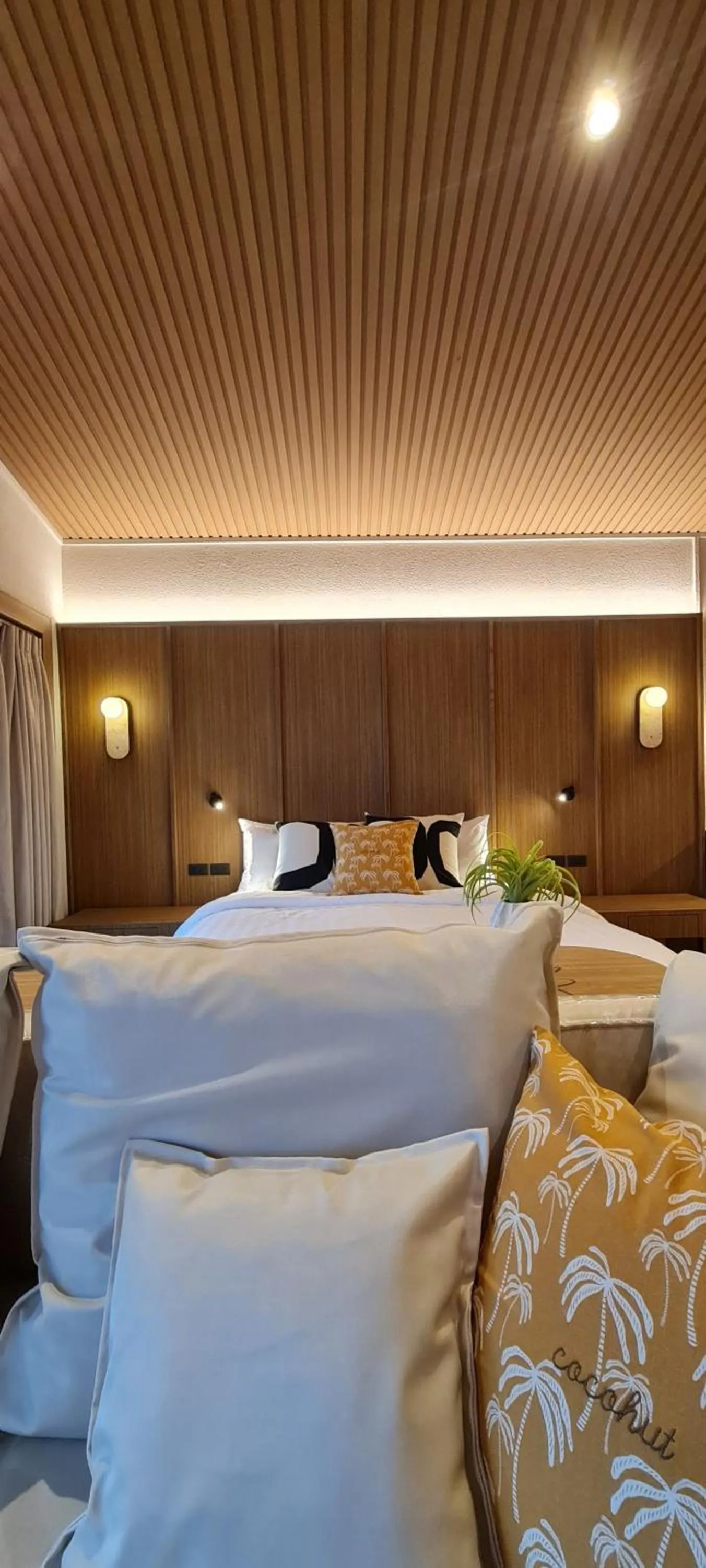 Bed in Cocohut Beach Resort Koh Phangan