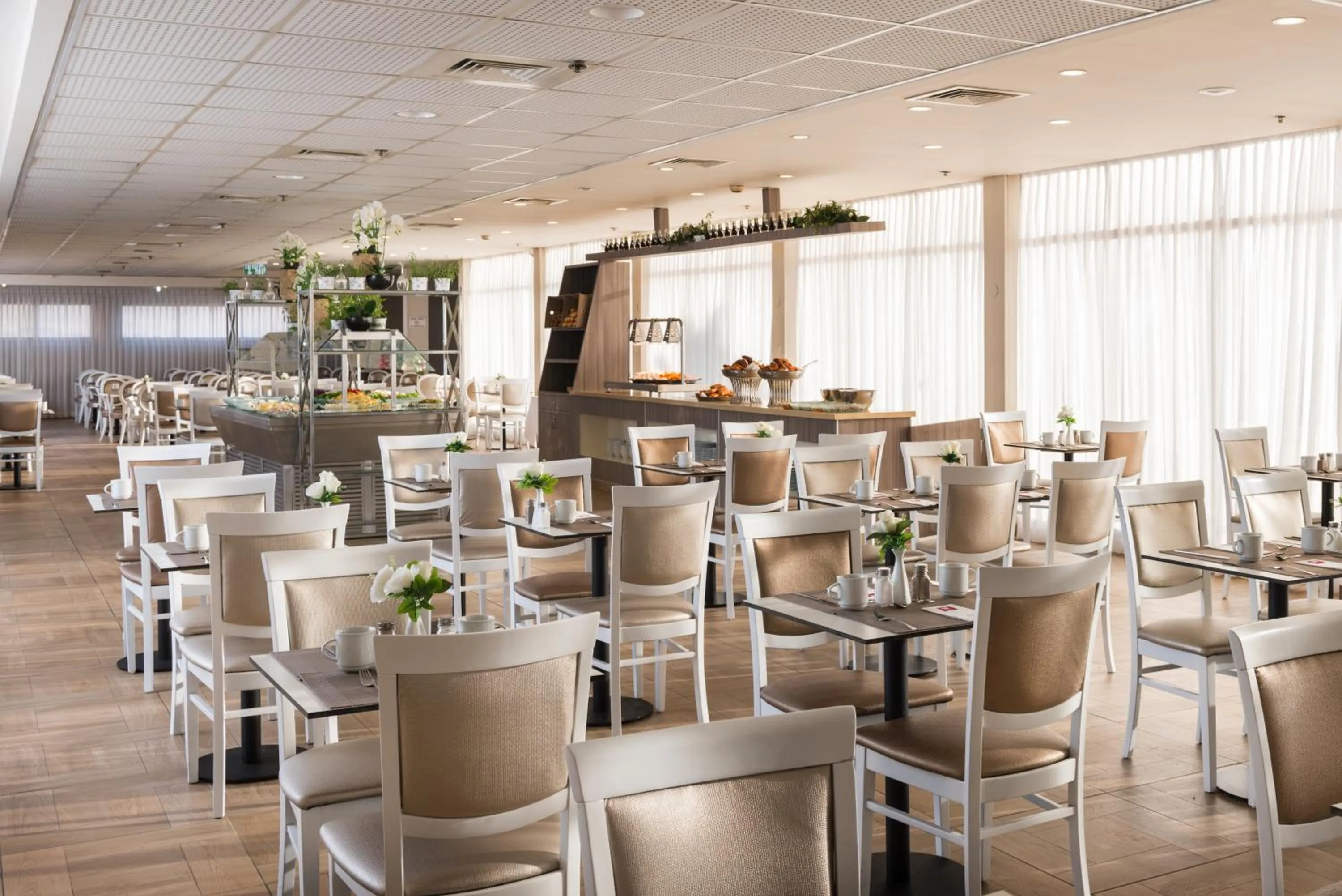 Restaurant/places to eat in Leonardo Inn Hotel Dead Sea