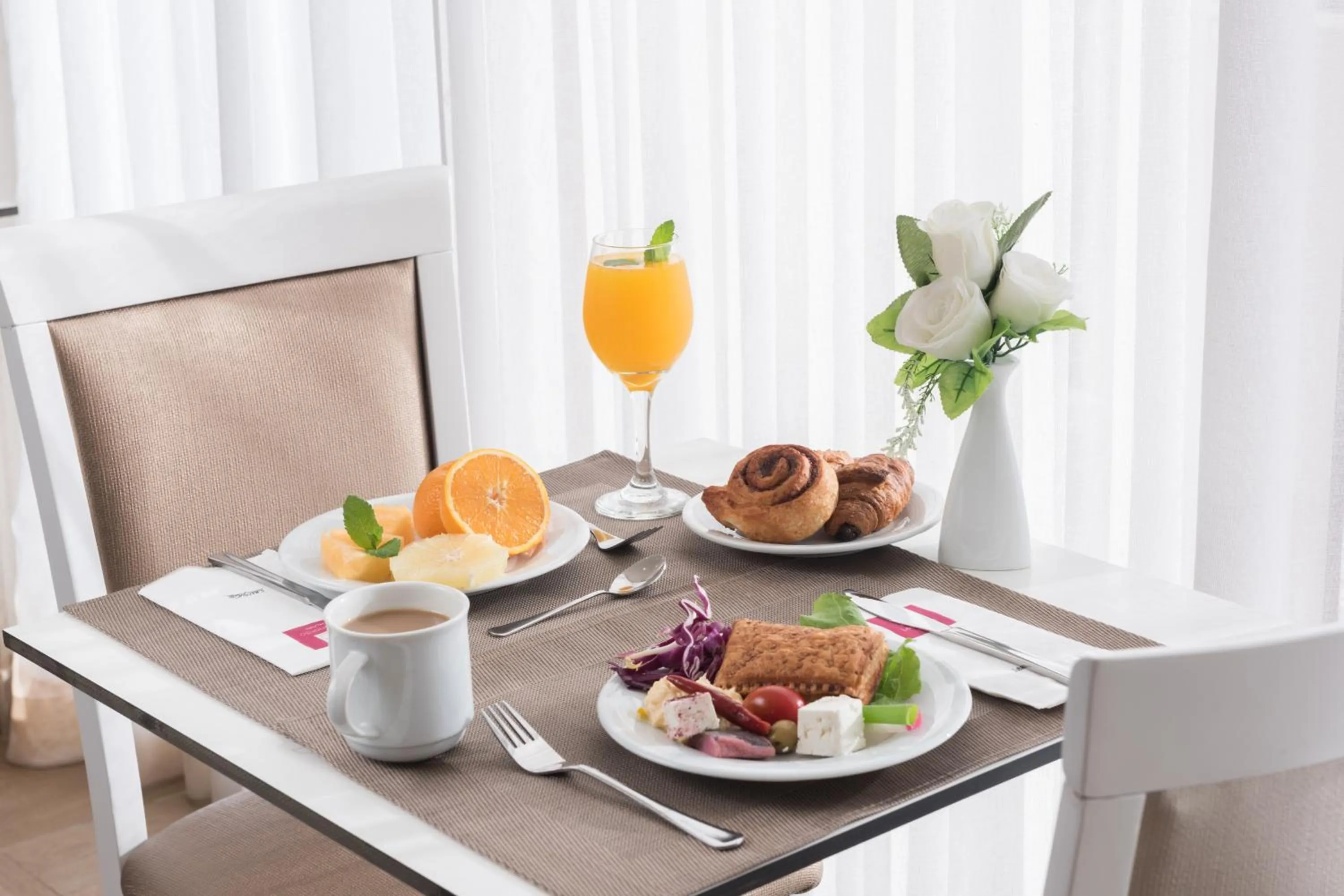 Restaurant/places to eat in Leonardo Inn Hotel Dead Sea