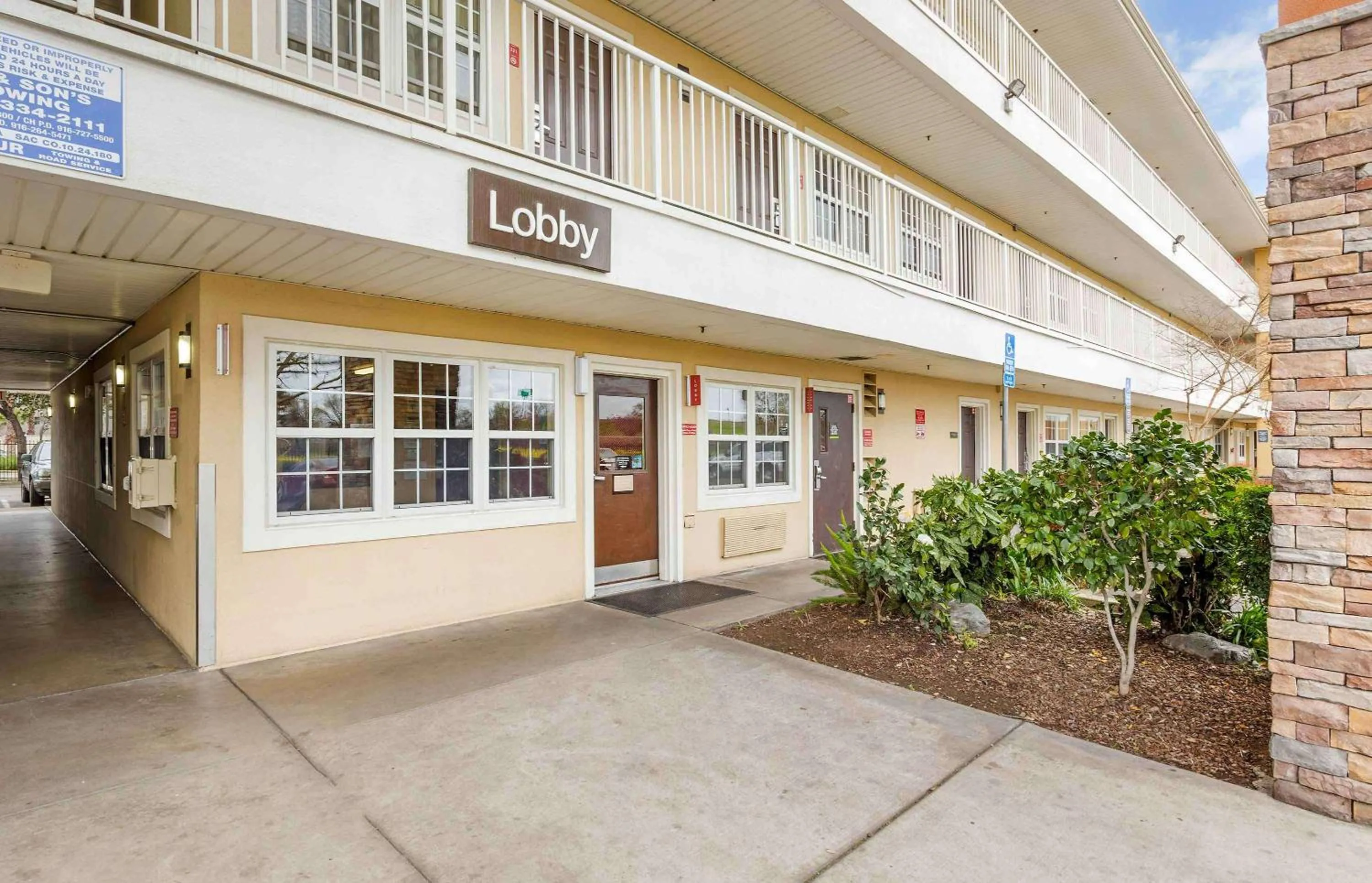 Property building in Extended Stay America Suites - Sacramento - Northgate
