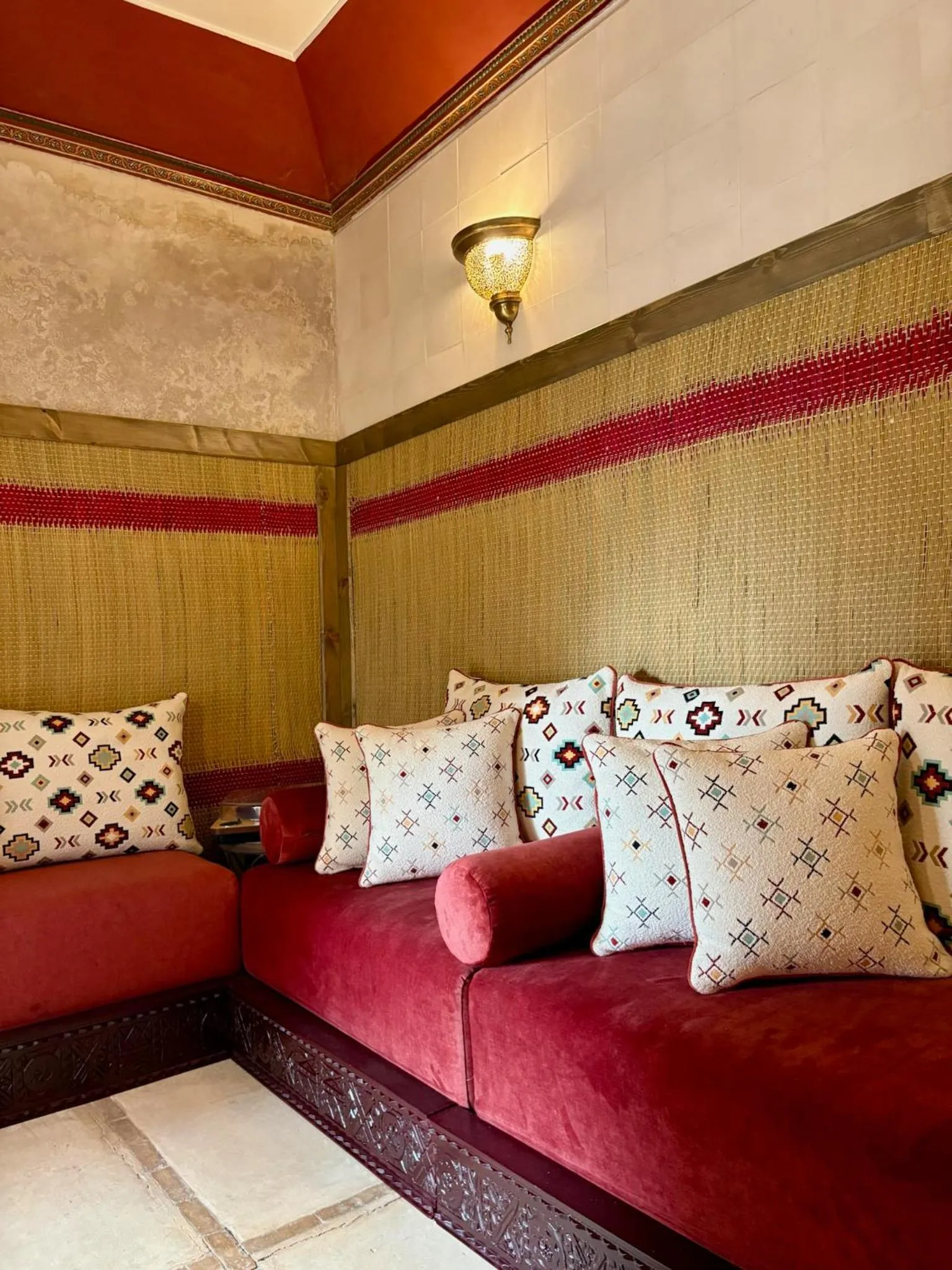 Library, Bed in Riad la Cigale