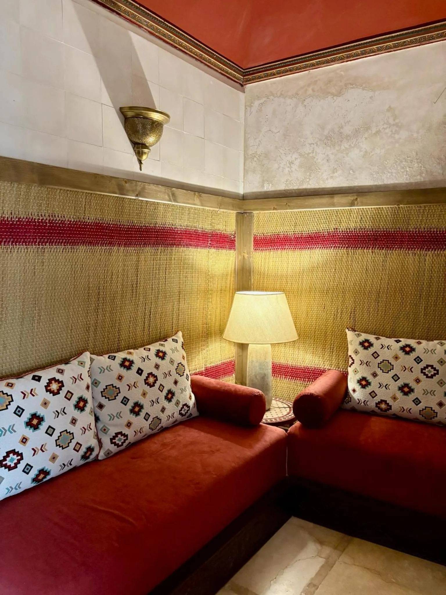 Library, Bed in Riad la Cigale