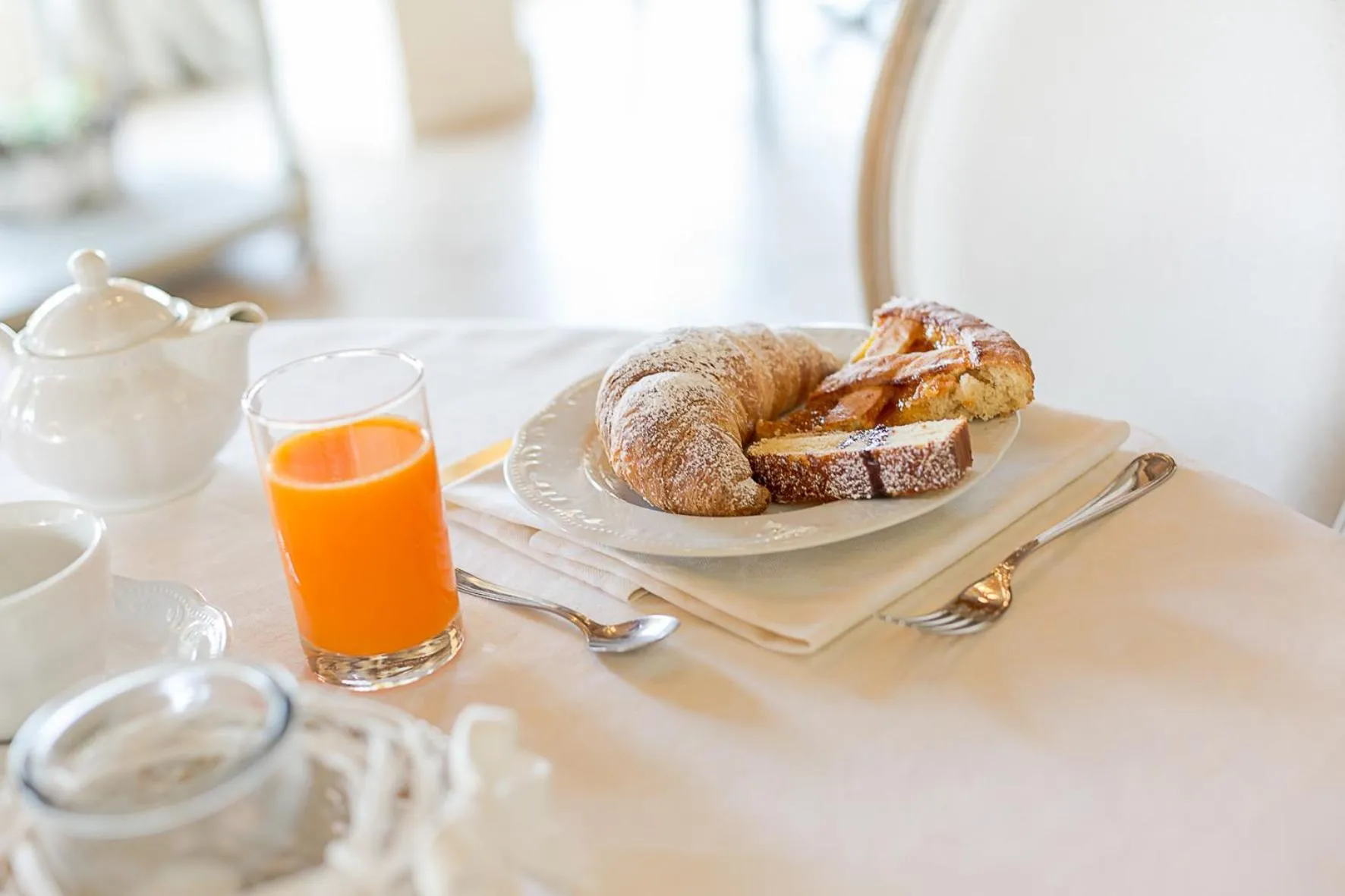 Breakfast in Hotel Villa Calandrino