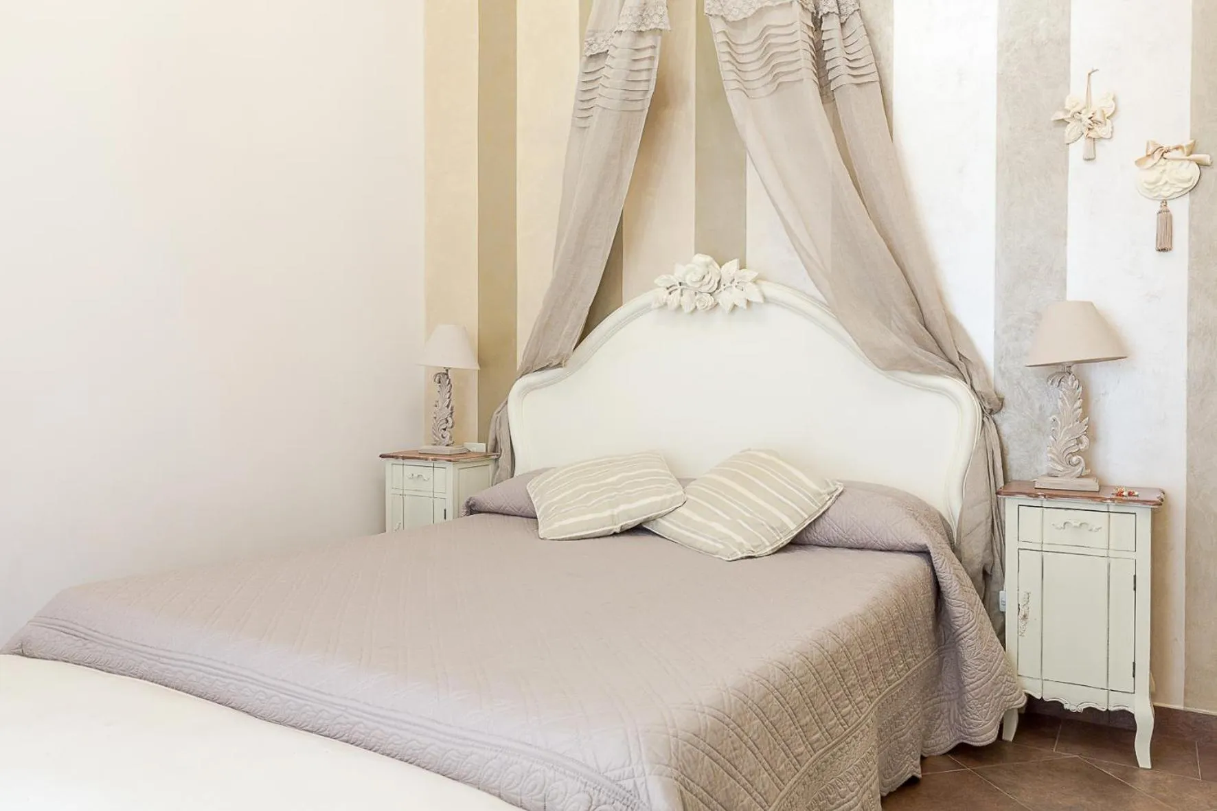 Shower, Bed in Hotel Villa Calandrino