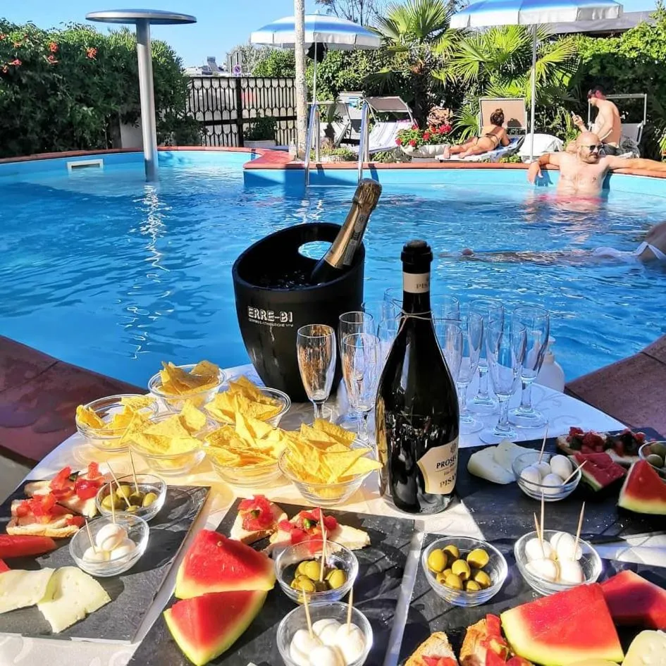 Food and drinks in Golf & Beach Hotel