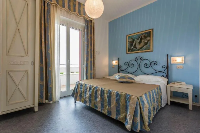 Photo of the whole room, Bed in Golf & Beach Hotel