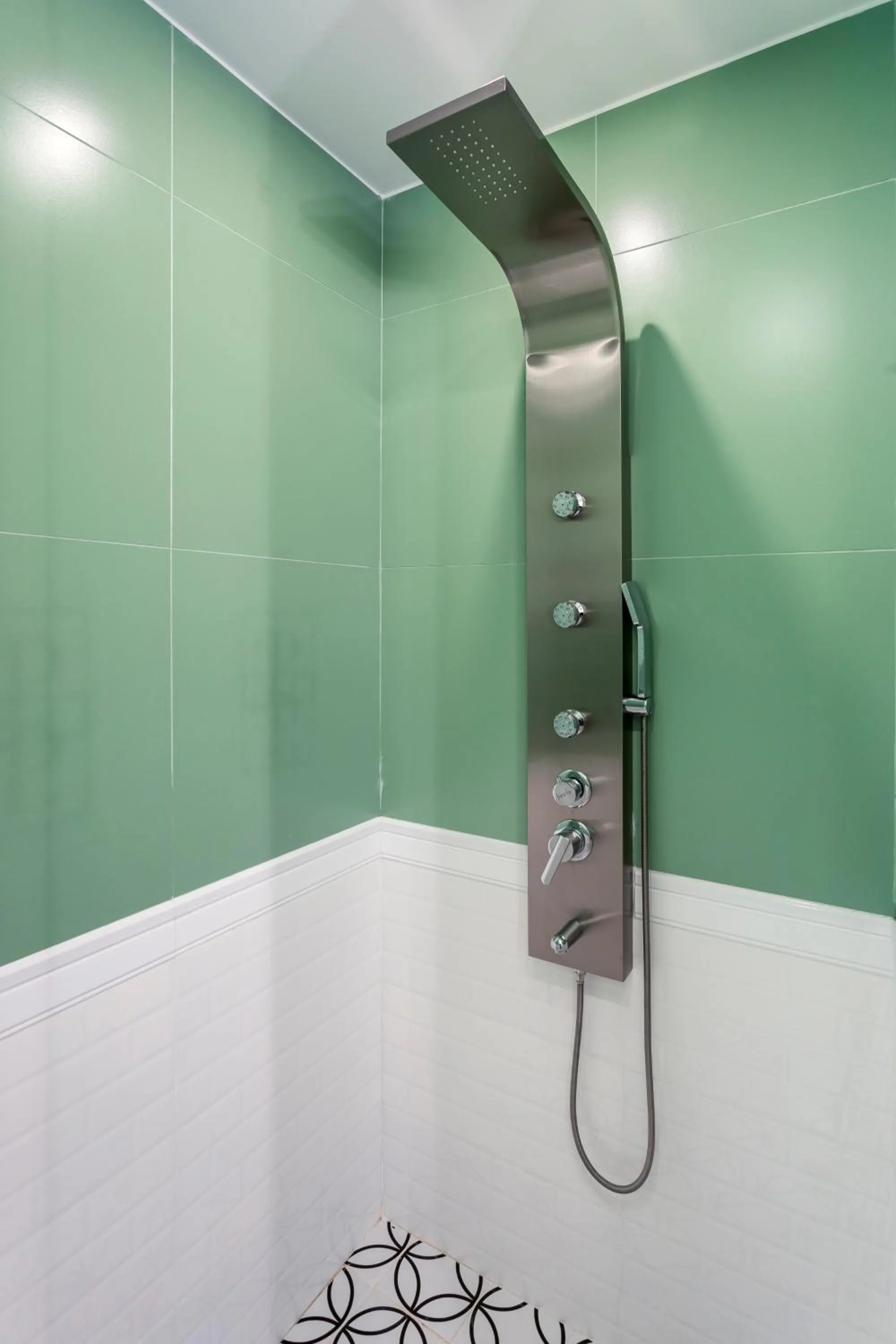 Bathroom in The Pinnacle Athens