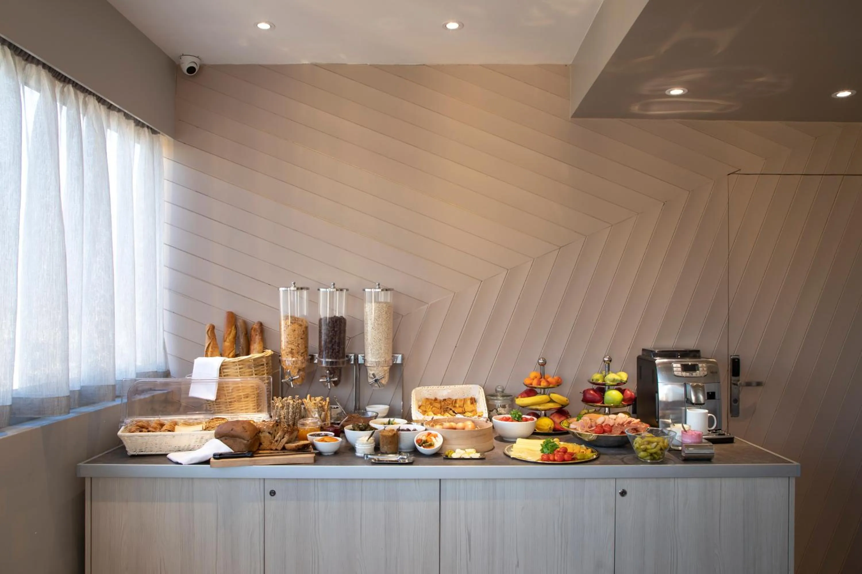 Buffet breakfast in The Pinnacle Athens