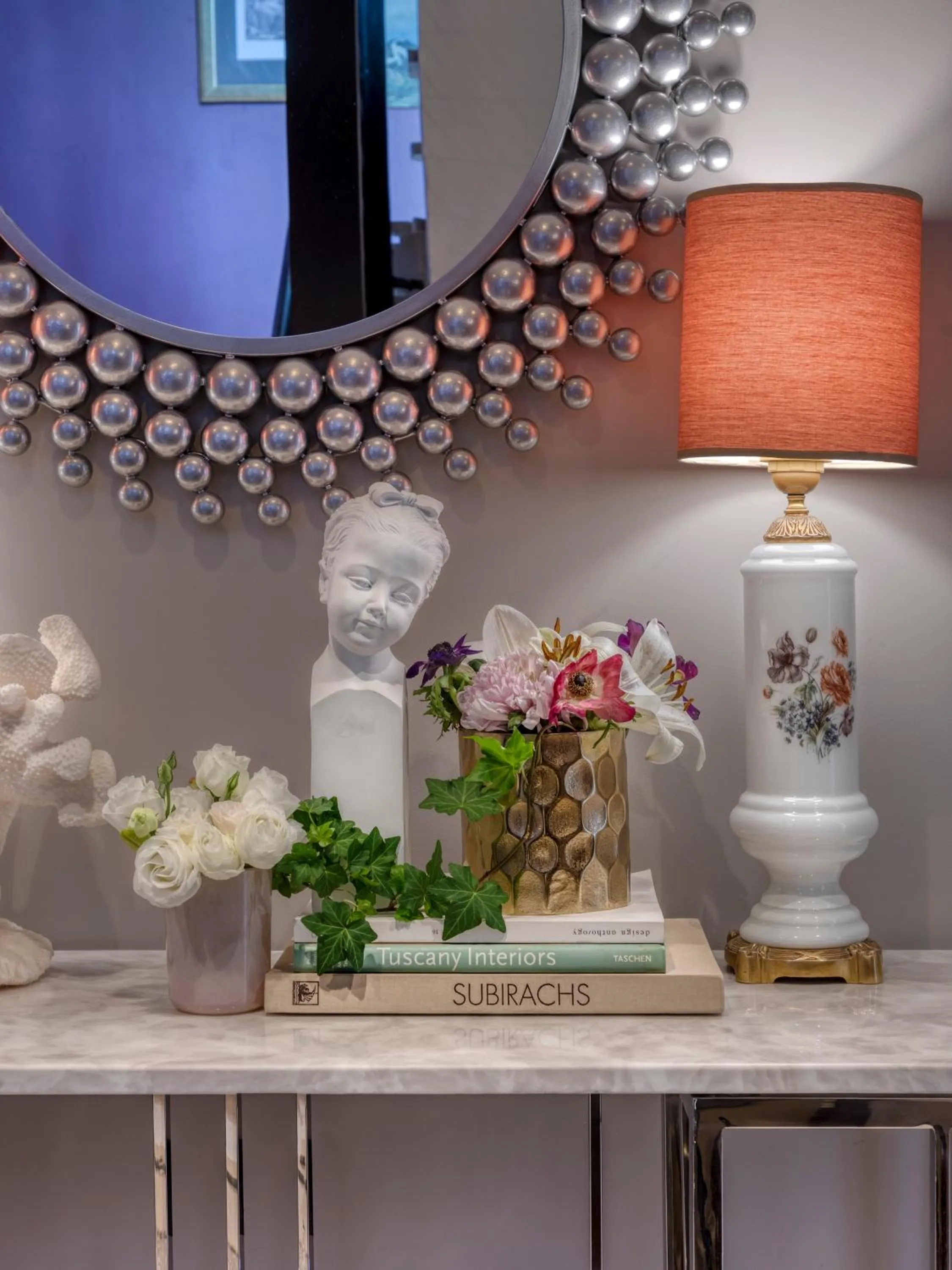 Lobby or reception in The Pinnacle Athens