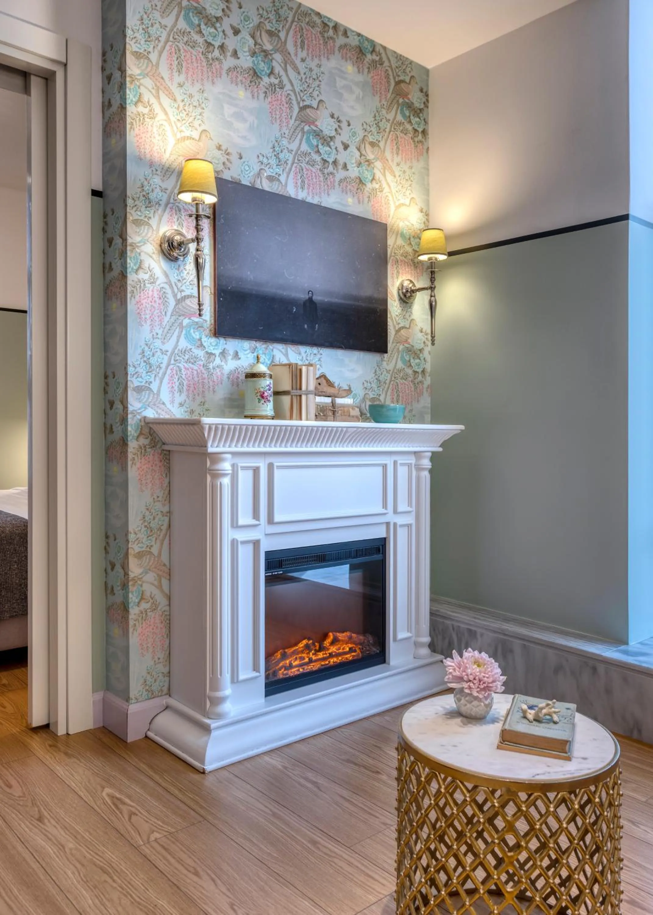 TV and multimedia in The Pinnacle Athens