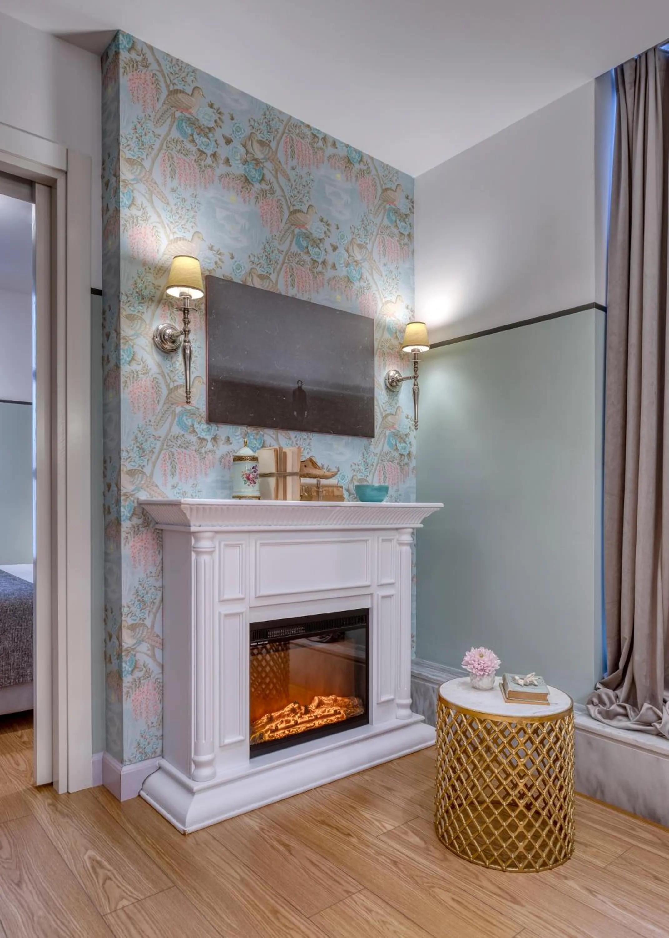 TV and multimedia in The Pinnacle Athens