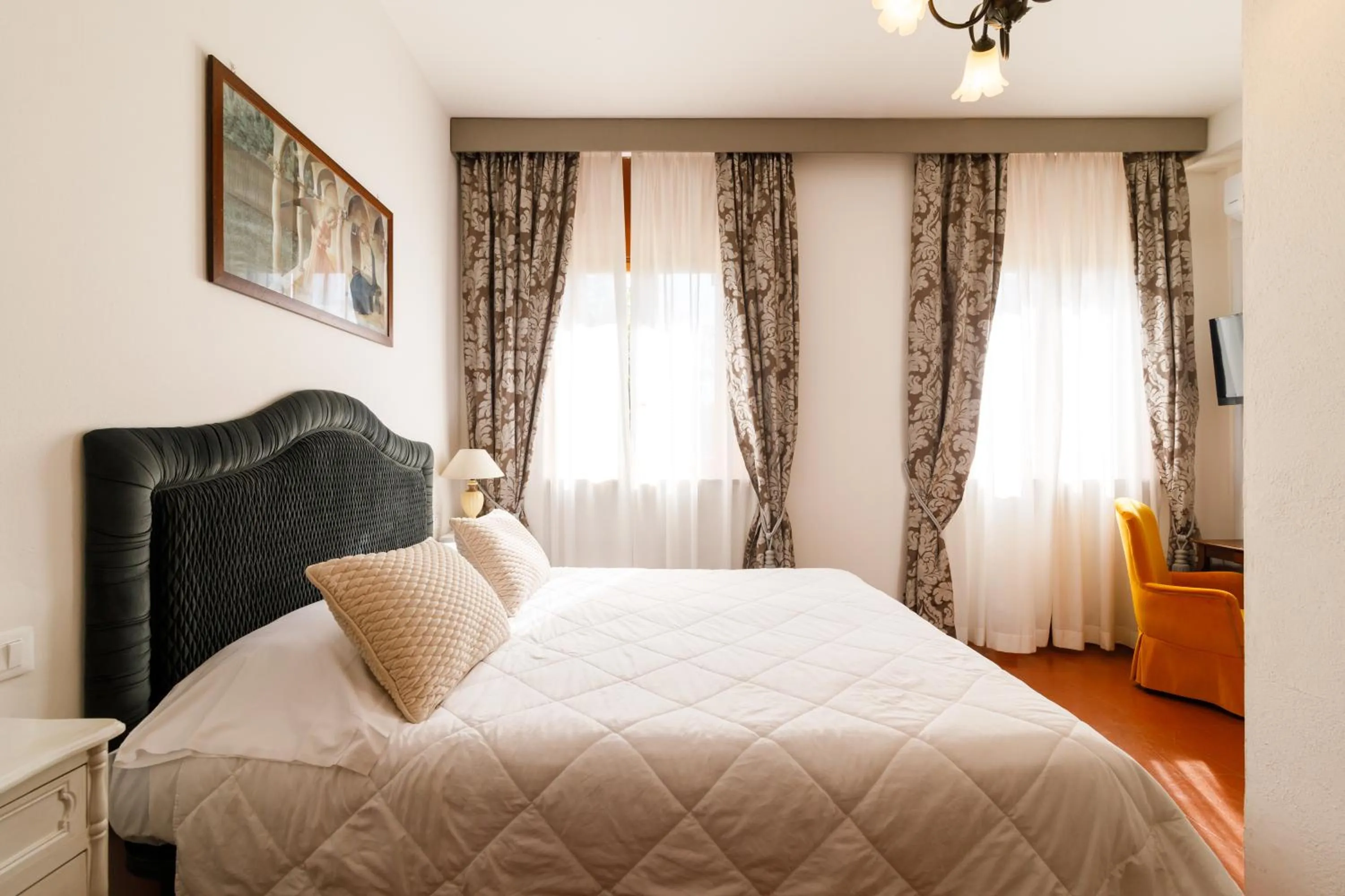 Bed in Agriturismo Villa Godenano - Pool&Restaurant