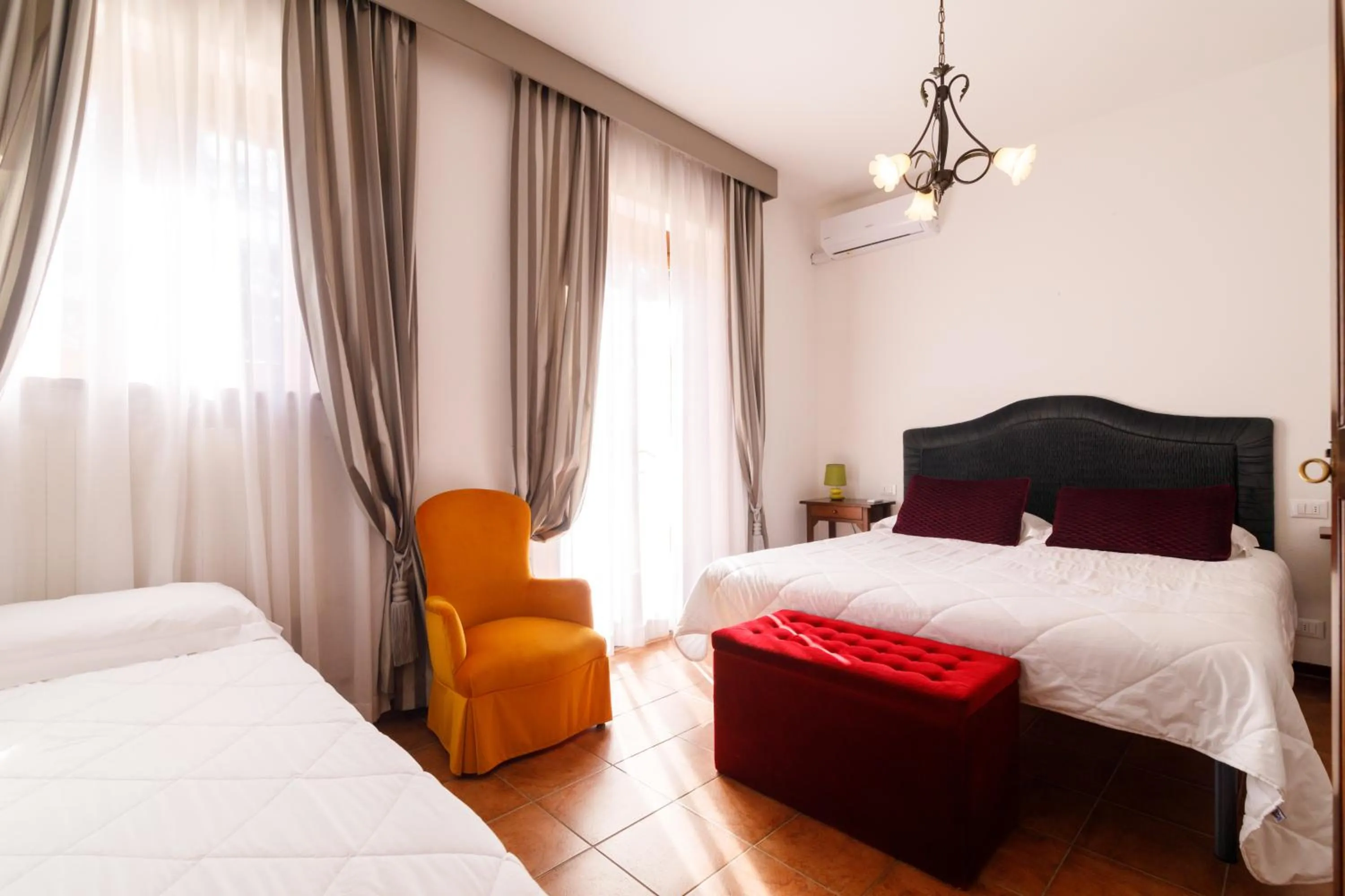 Bedroom, Bed in Agriturismo Villa Godenano - Pool&Restaurant