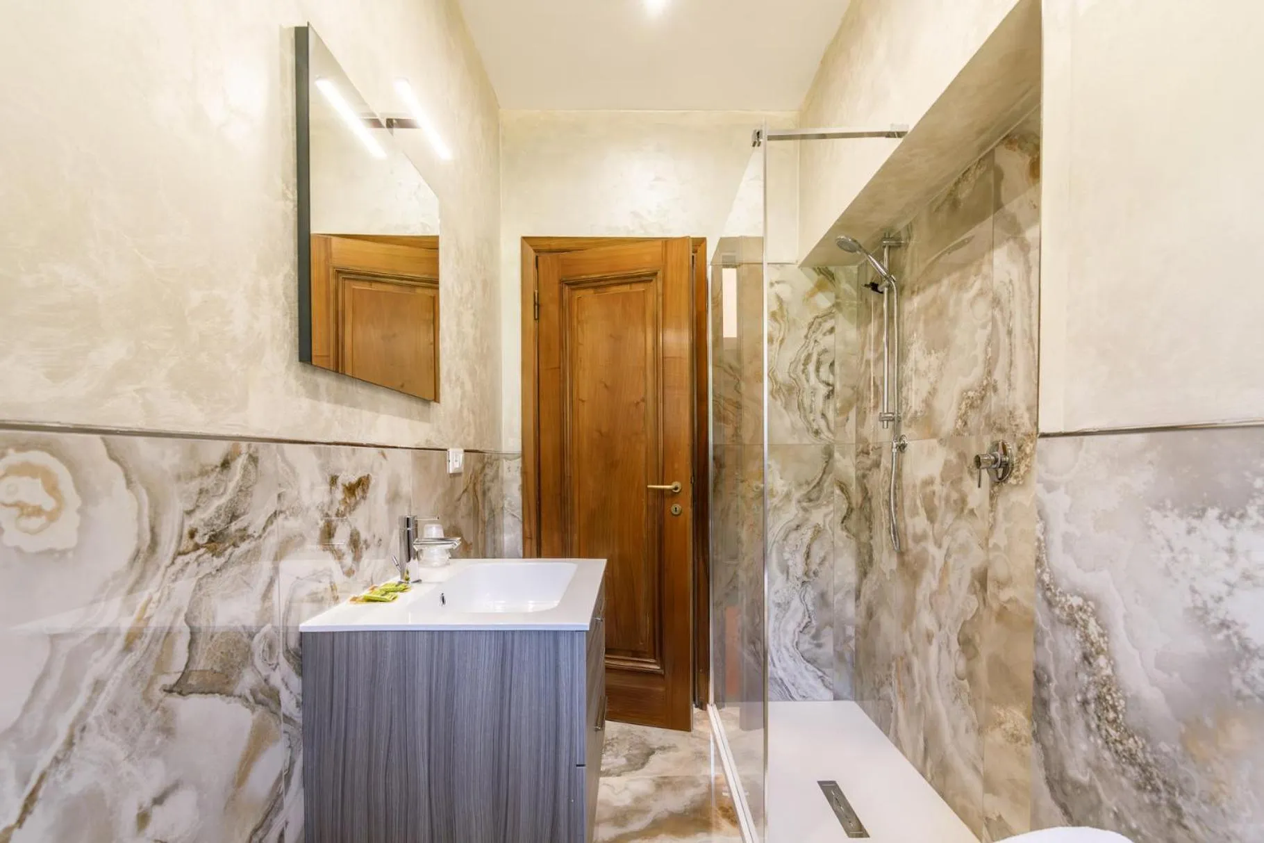 Shower in Agriturismo Villa Godenano - Pool&Restaurant