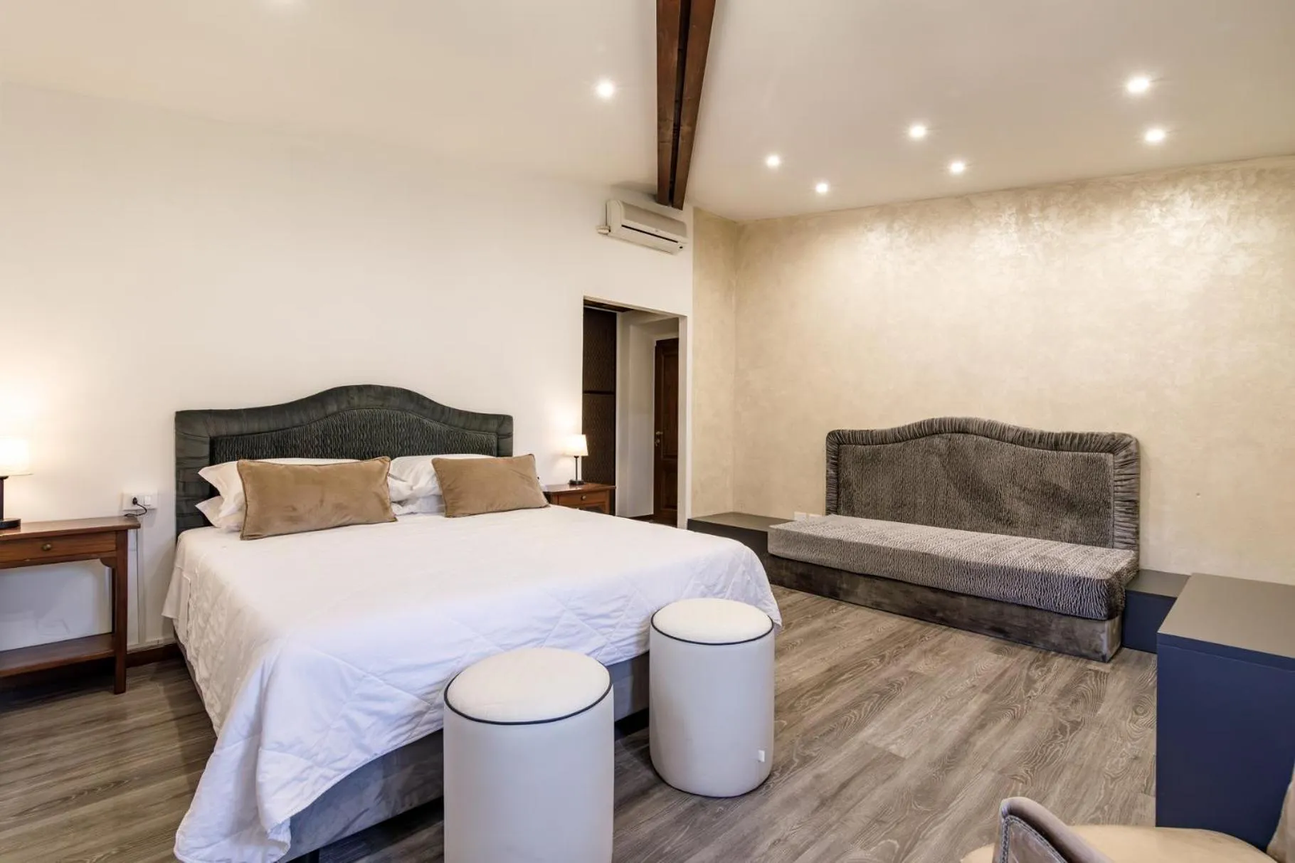 Bed in Agriturismo Villa Godenano - Pool&Restaurant