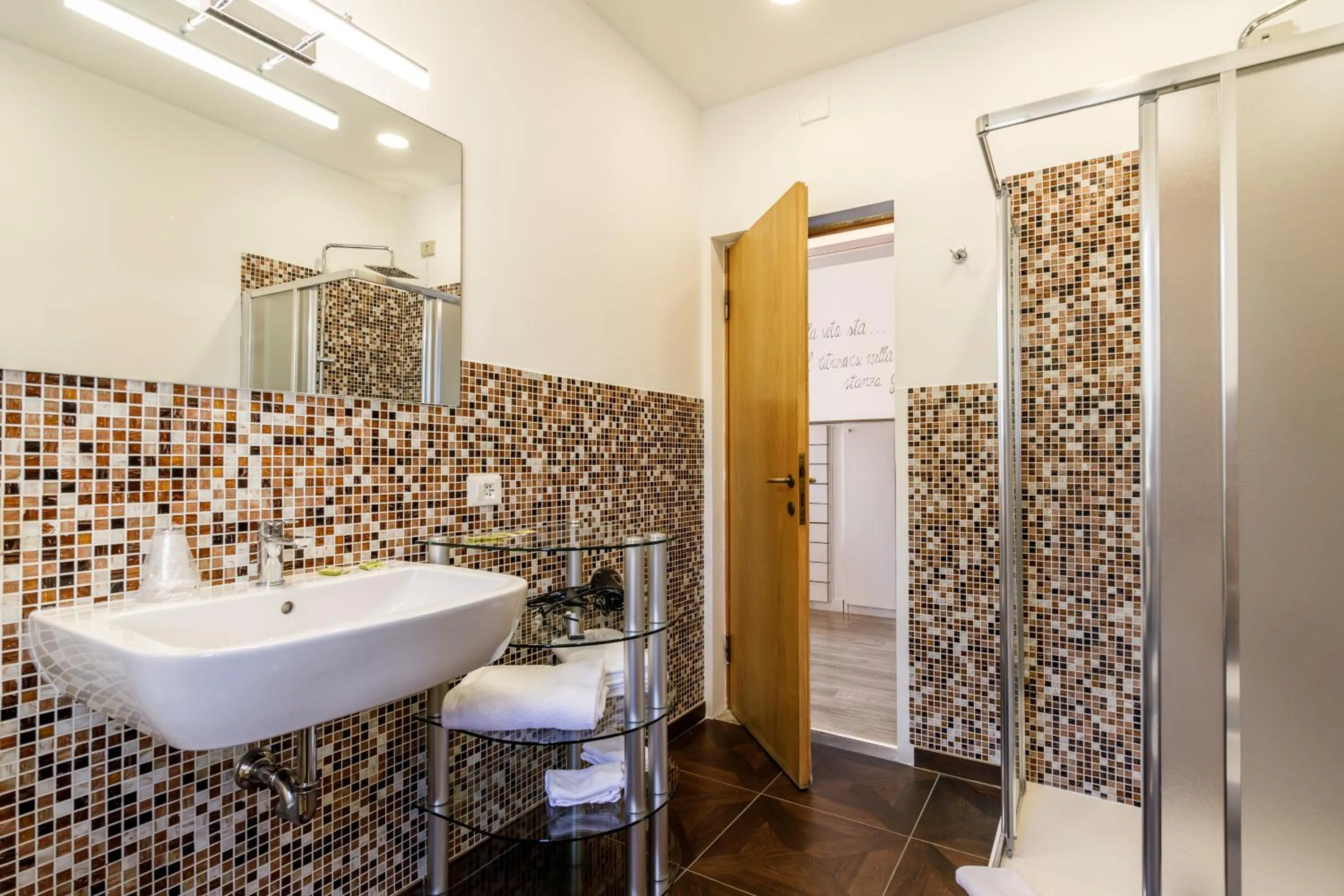 Shower in Agriturismo Villa Godenano - Pool&Restaurant