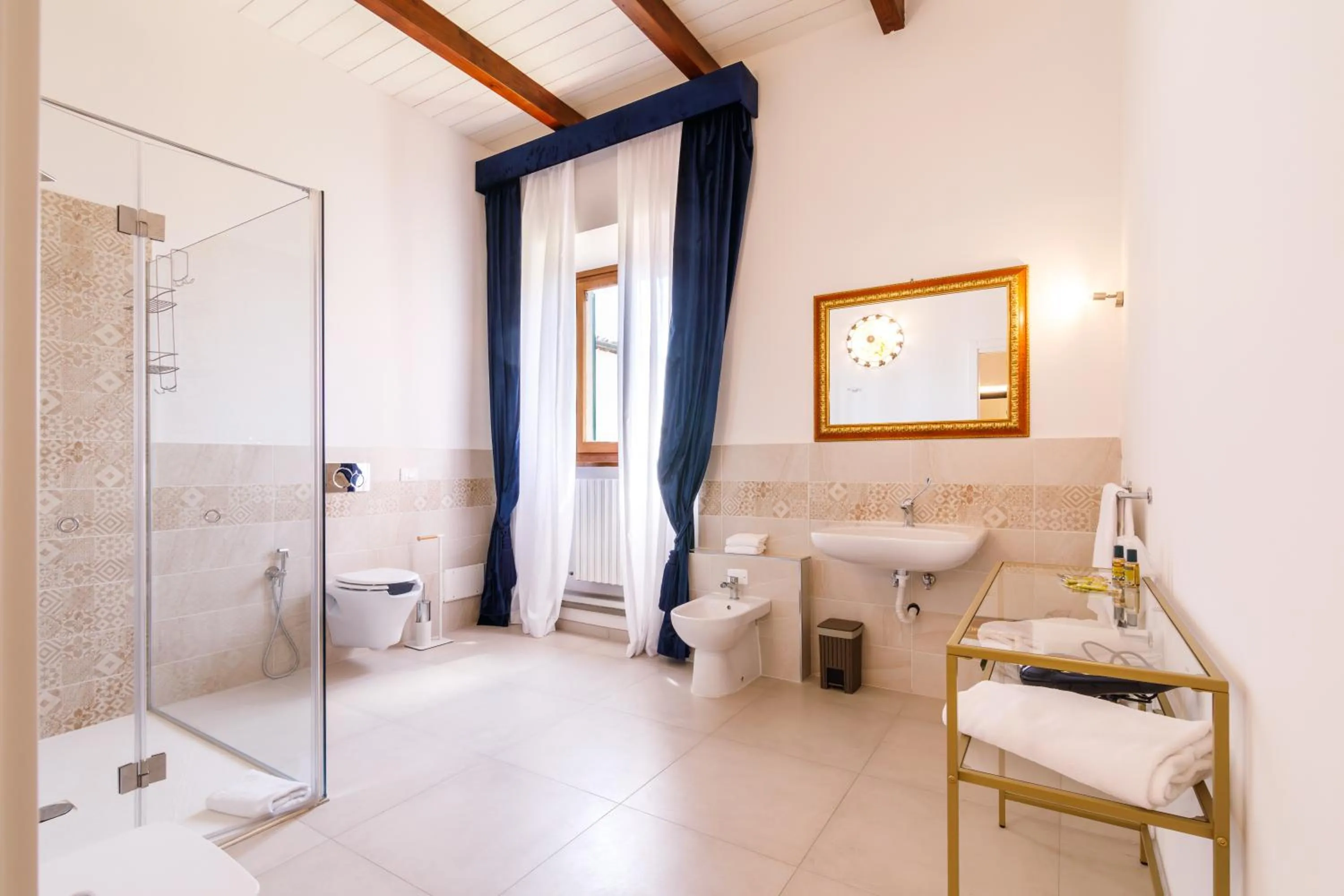 Shower in Agriturismo Villa Godenano - Pool&Restaurant