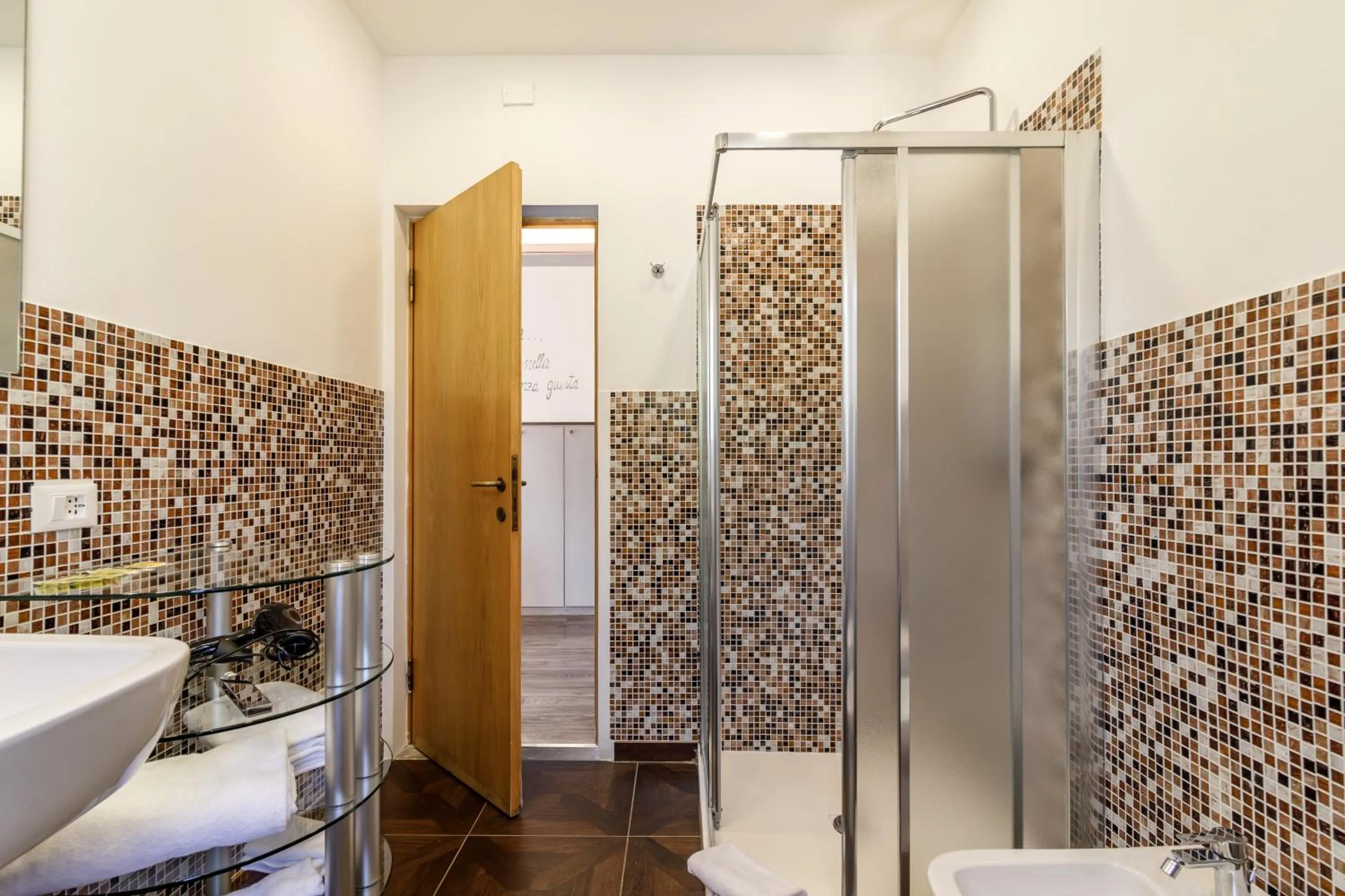 Shower in Agriturismo Villa Godenano - Pool&Restaurant