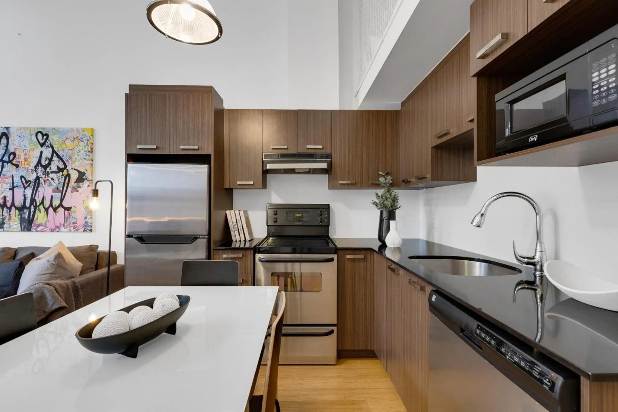 Kitchen or kitchenette in LiV MTL Main