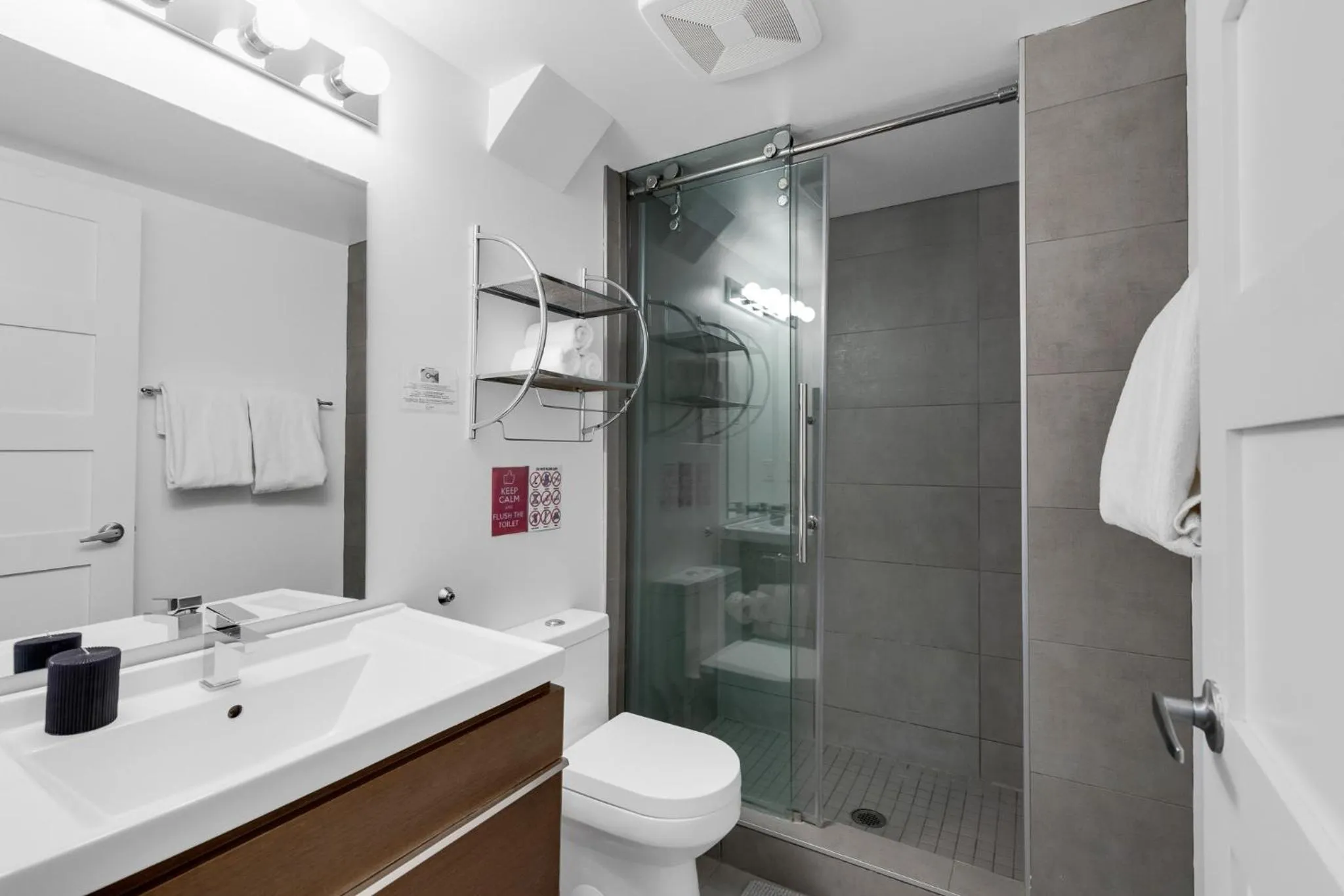 Shower in LiV MTL Main