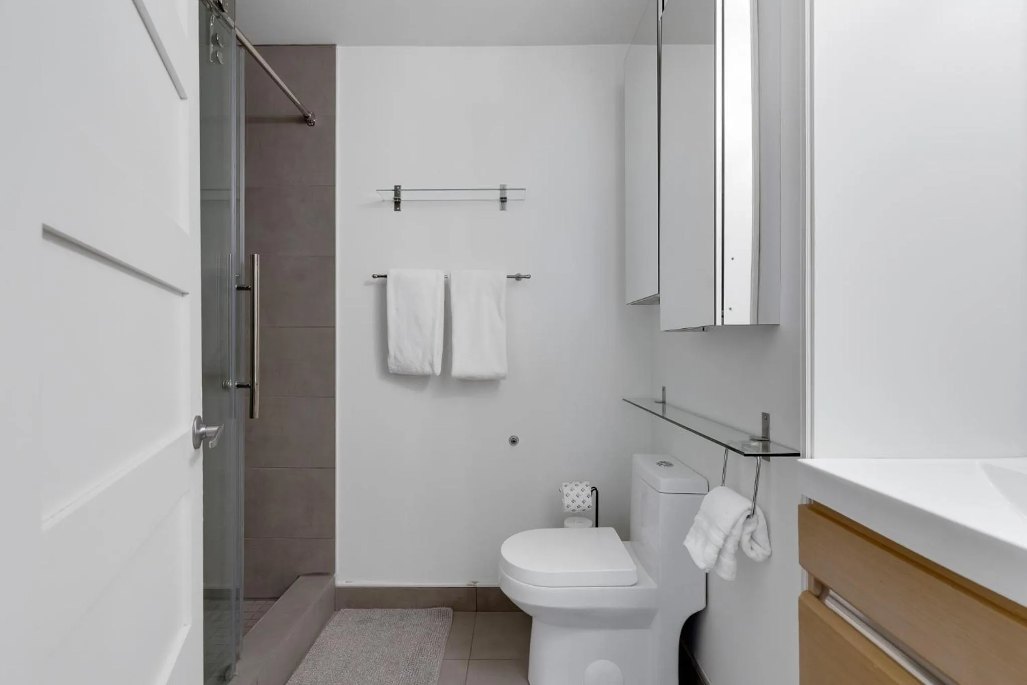 Shower in LiV MTL Main