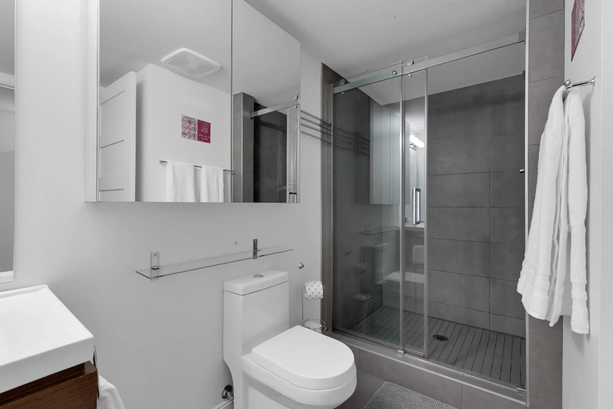 Shower in LiV MTL Main