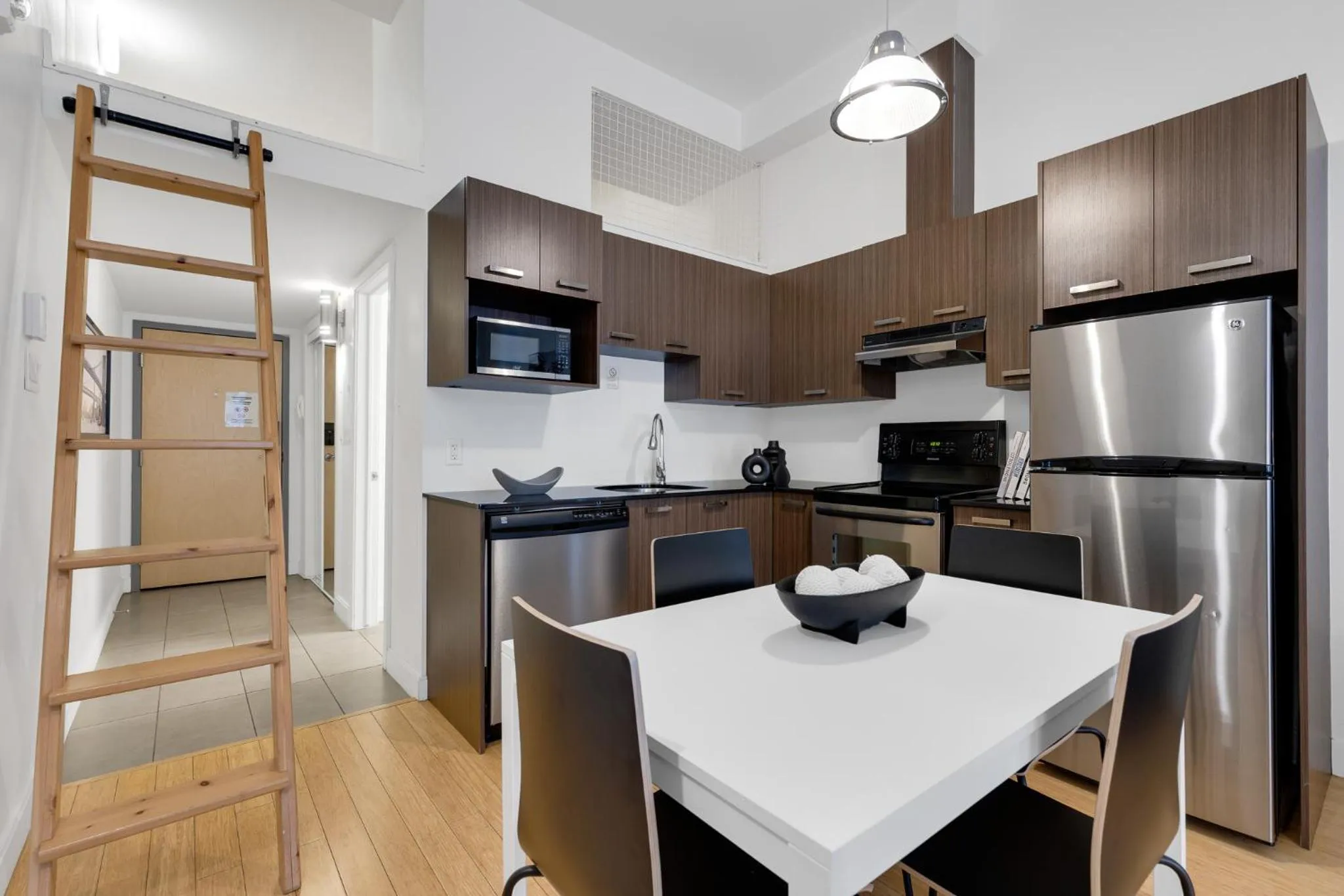 Coffee/tea facilities in LiV MTL Main