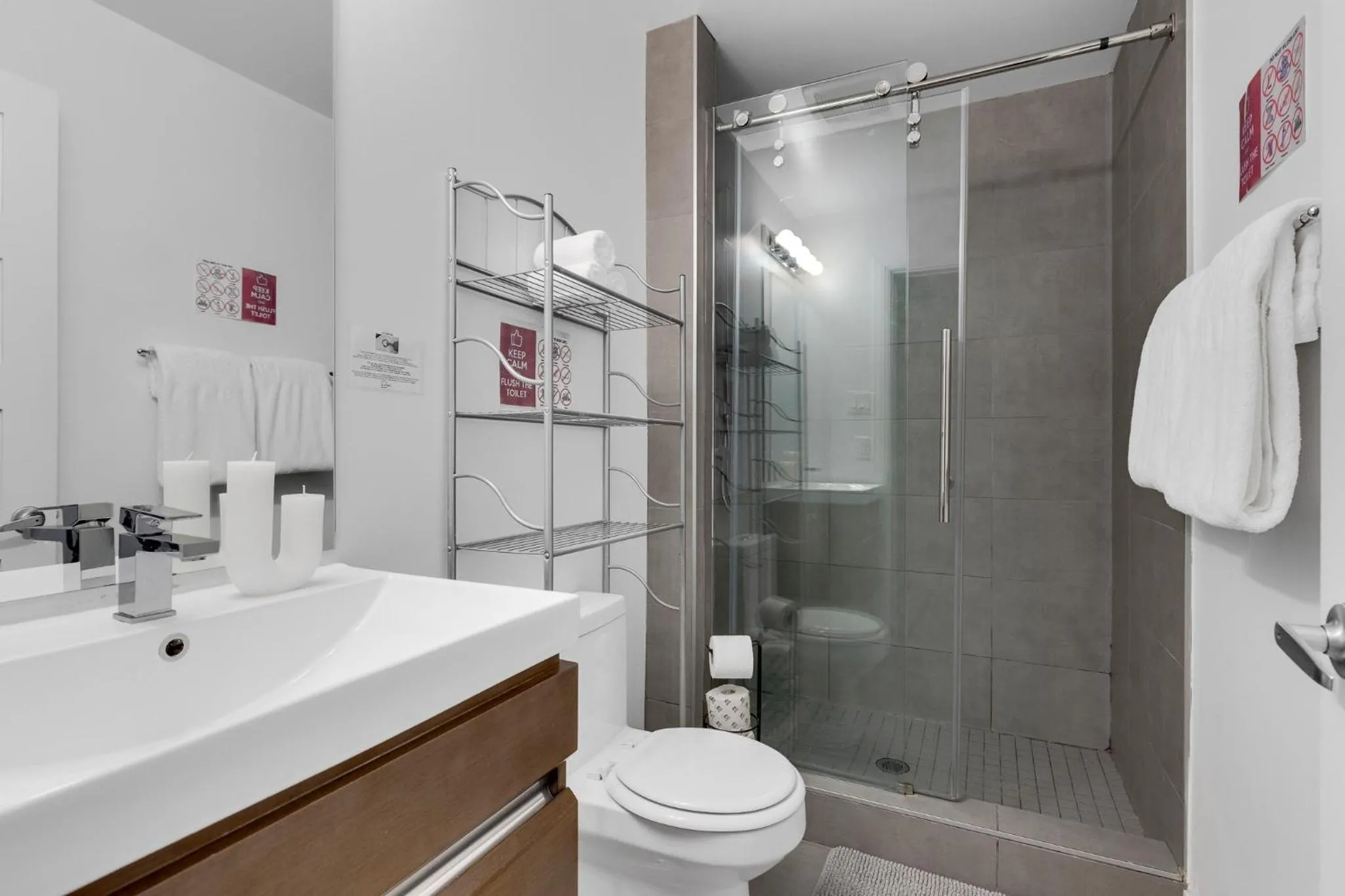 Shower in LiV MTL Main