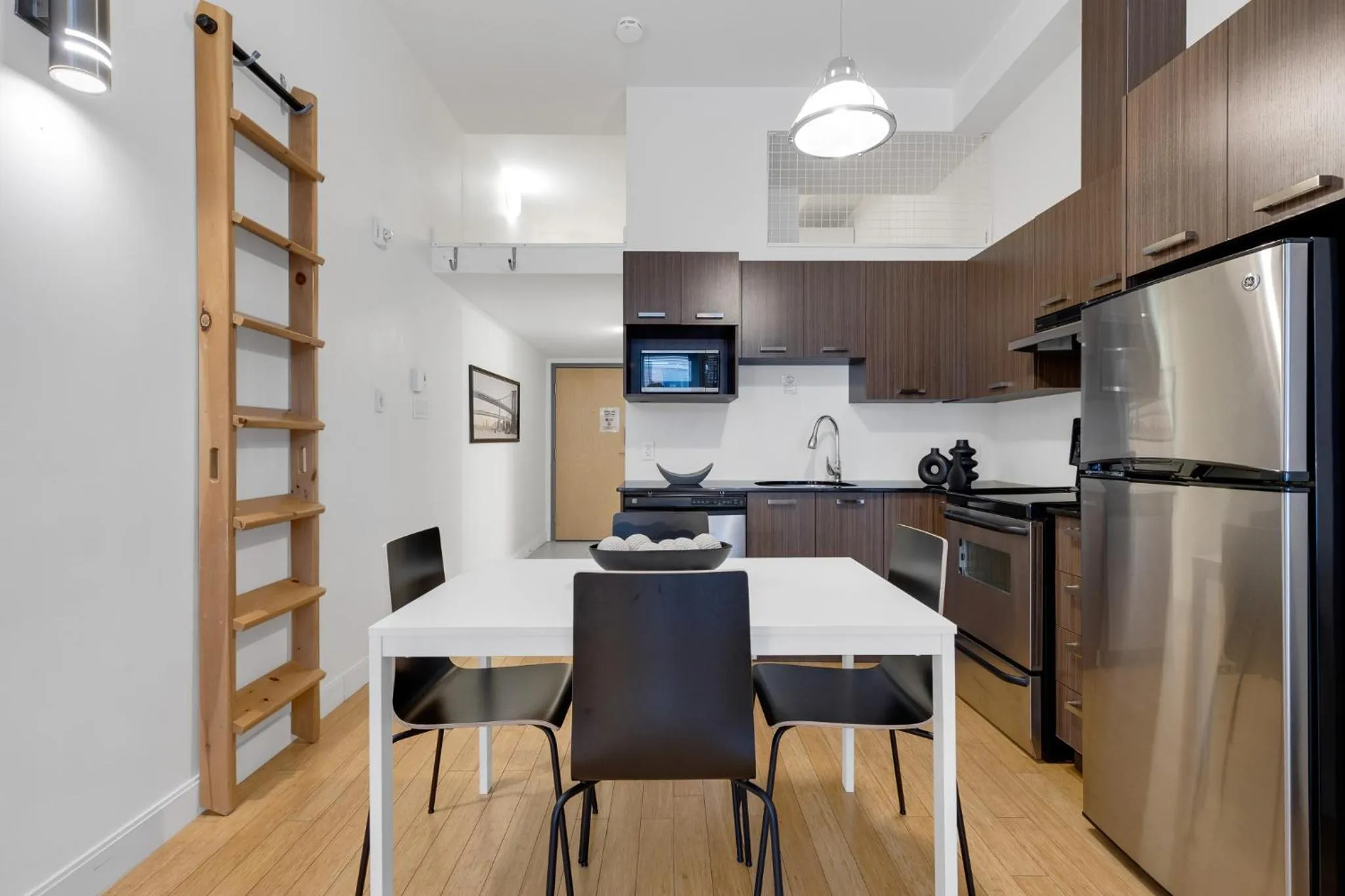 Kitchen or kitchenette in LiV MTL Main