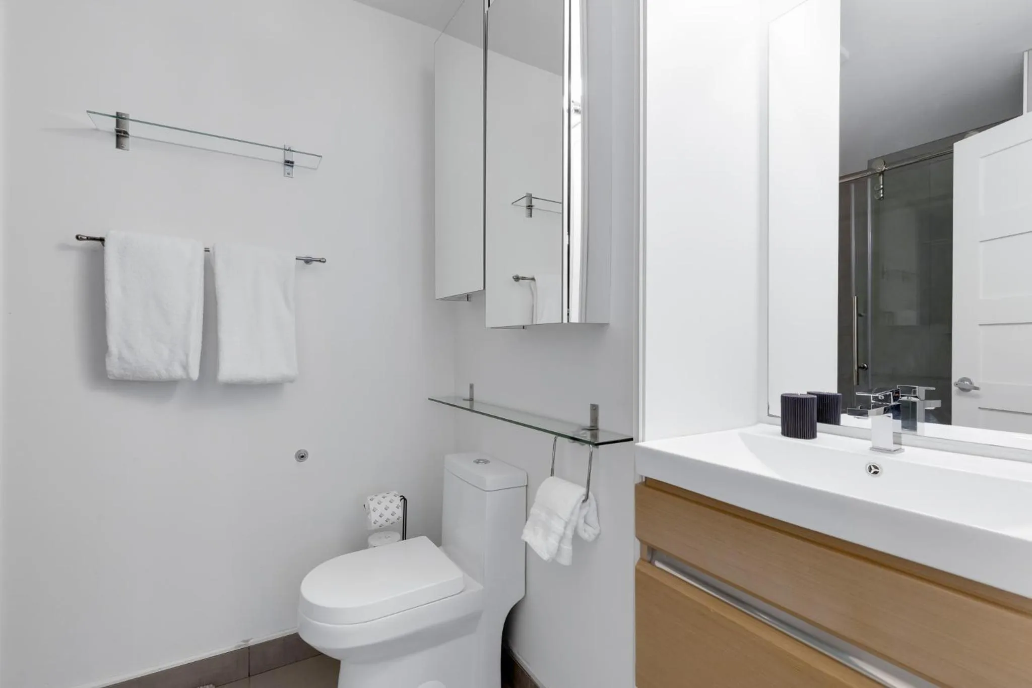 Shower in LiV MTL Main