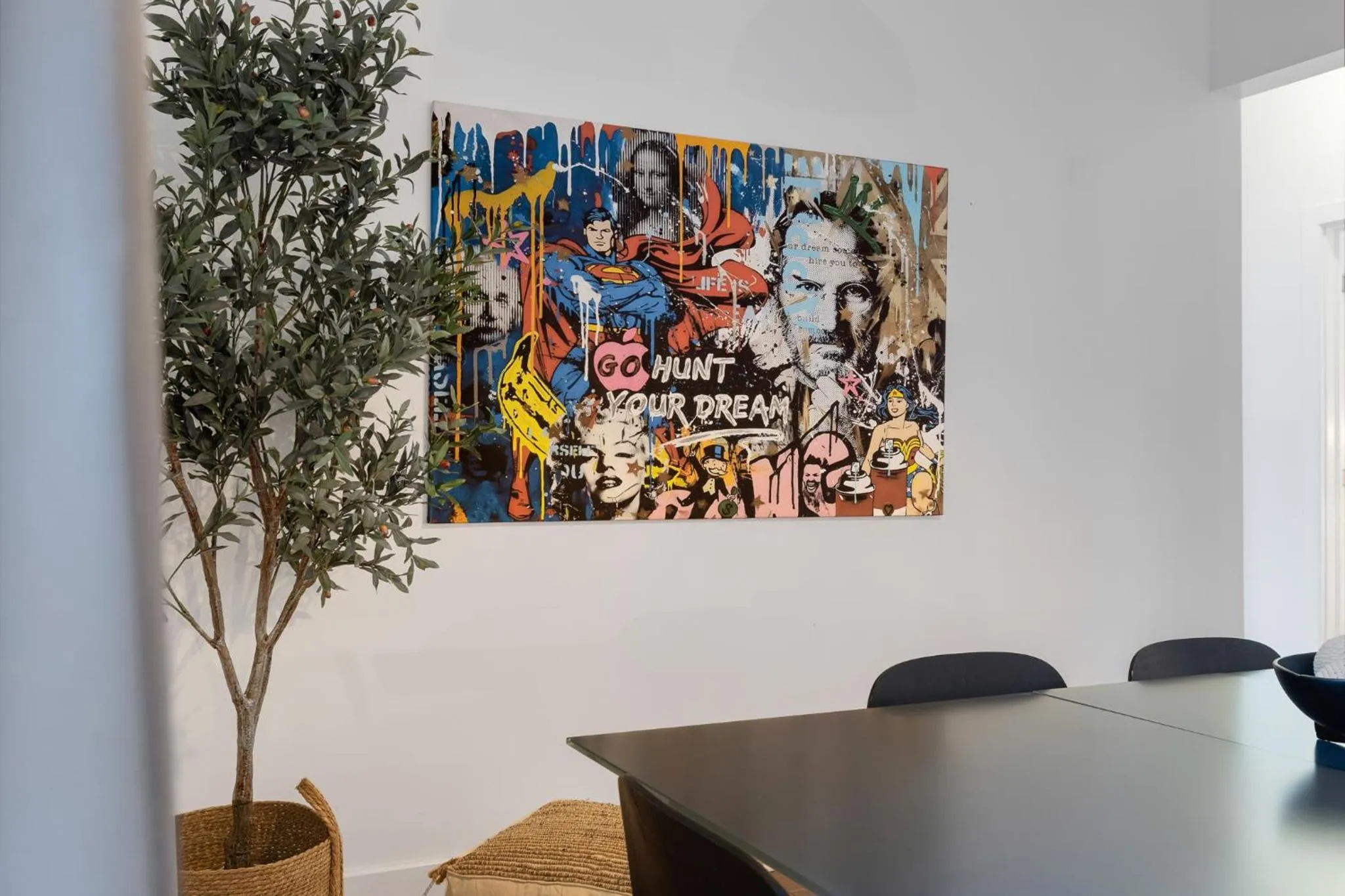 Decorative detail in LiV MTL Chic