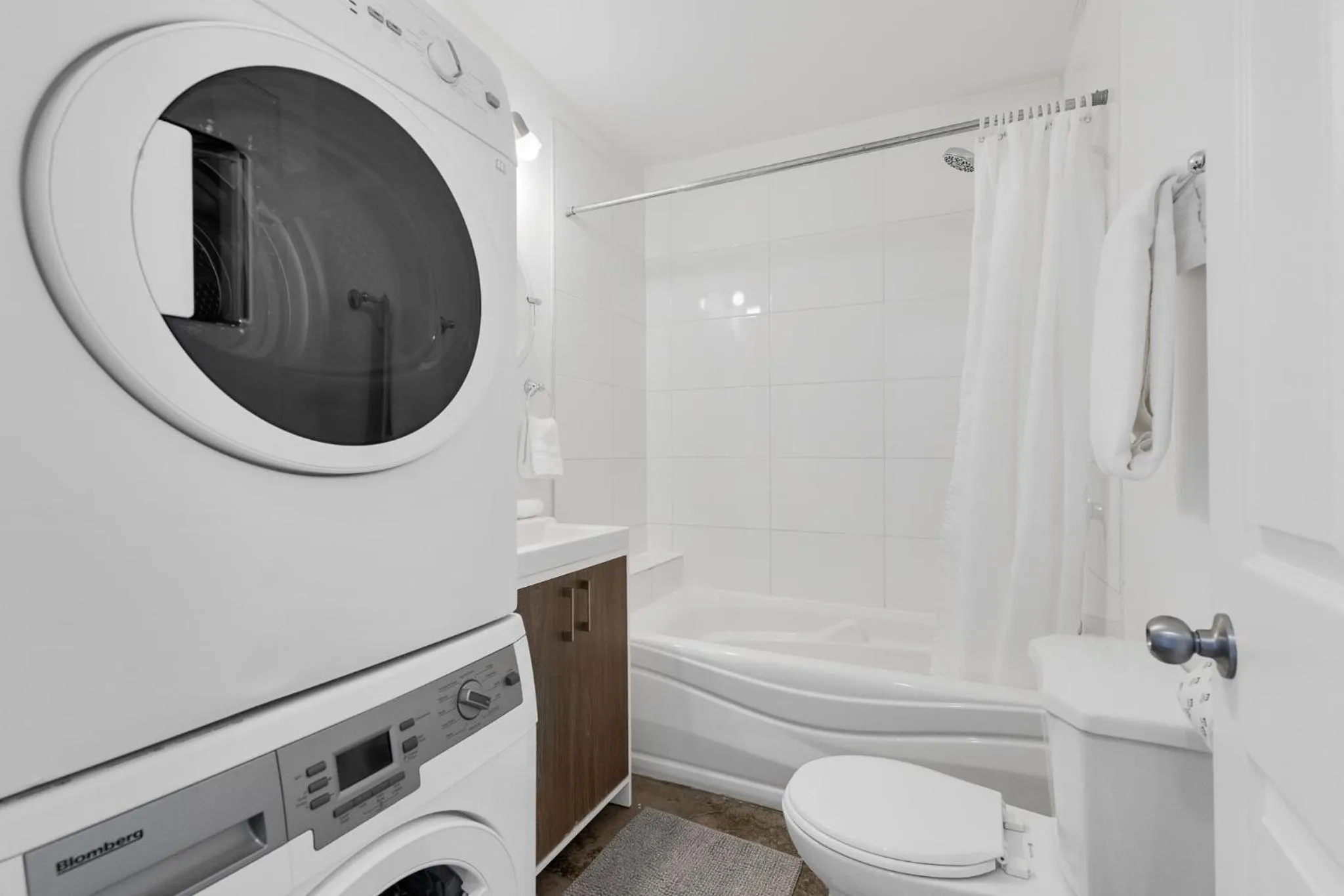 Shower in LiV MTL MTL