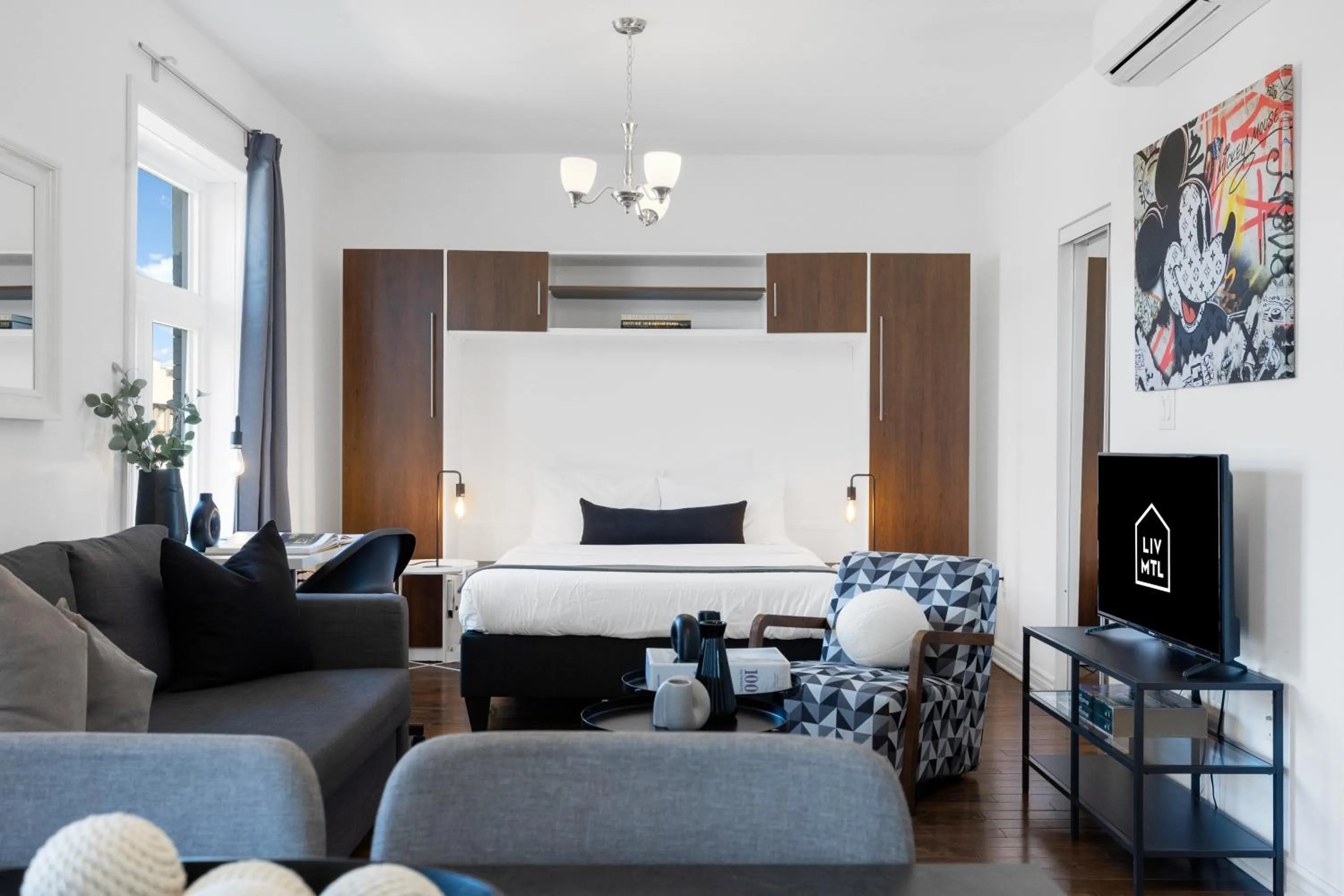 Communal lounge/ TV room, Bed in LiV MTL MTL