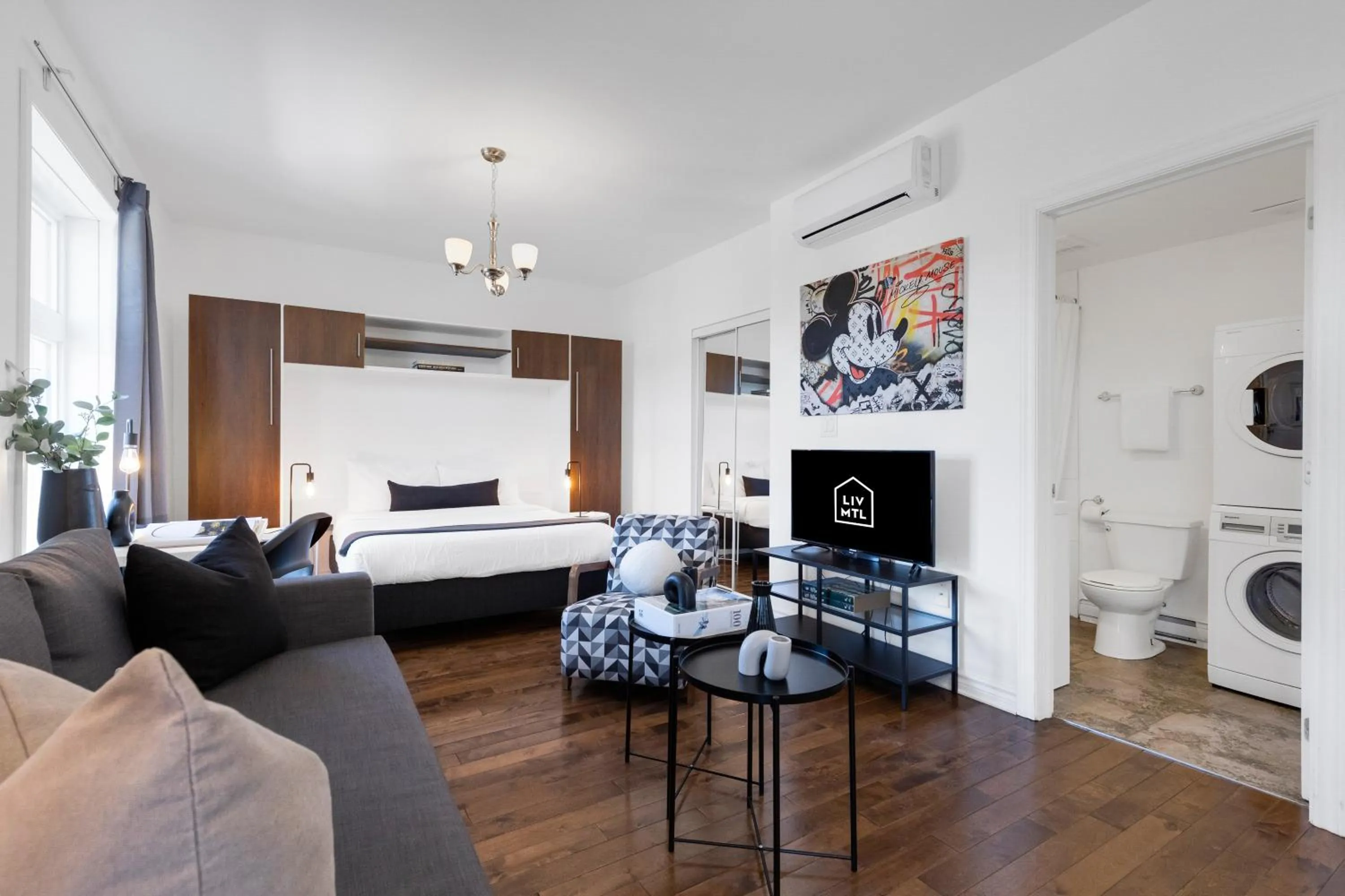 Communal lounge/ TV room, Bed in LiV MTL MTL