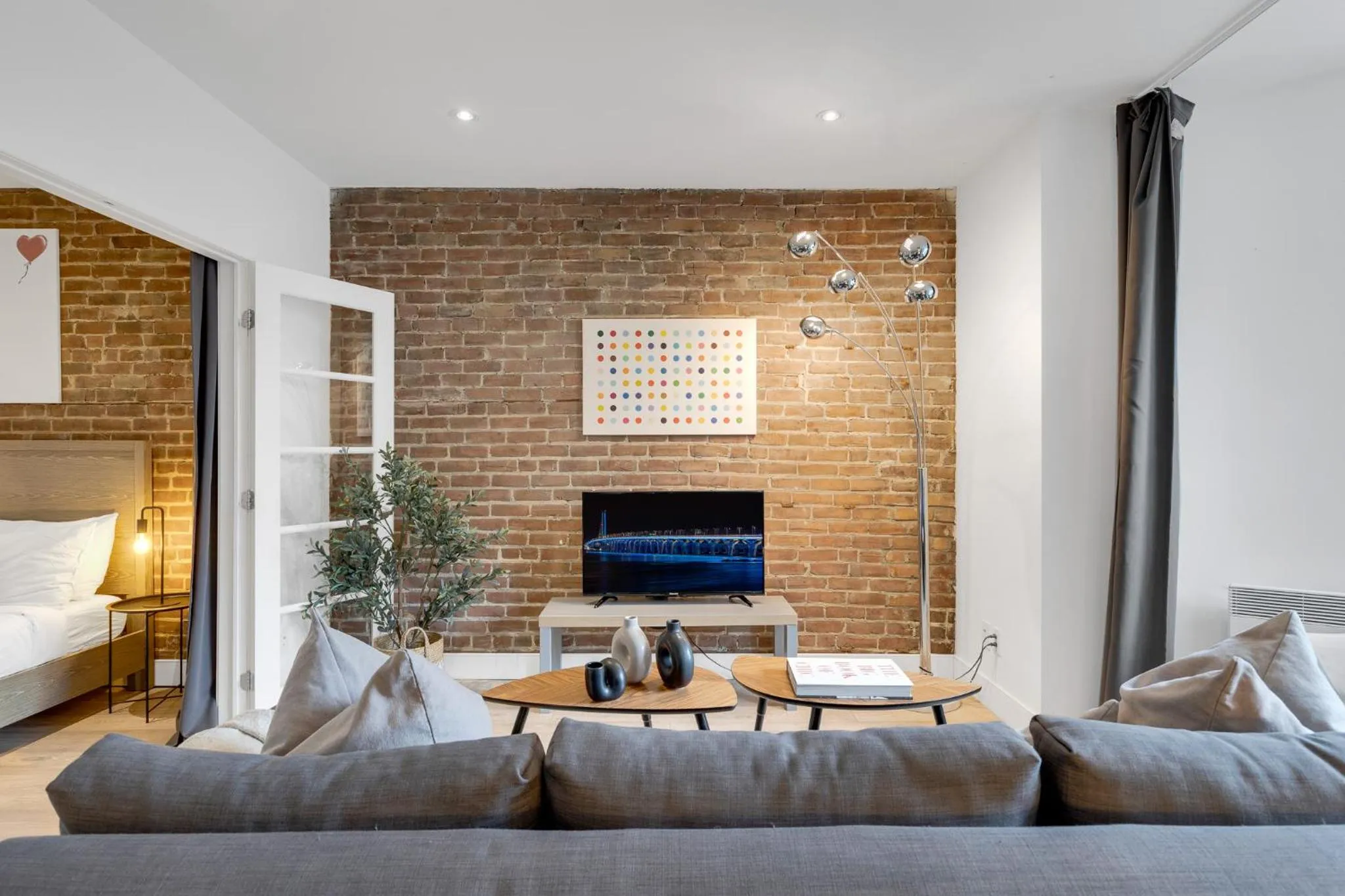 TV and multimedia in LiV MTL Downtown