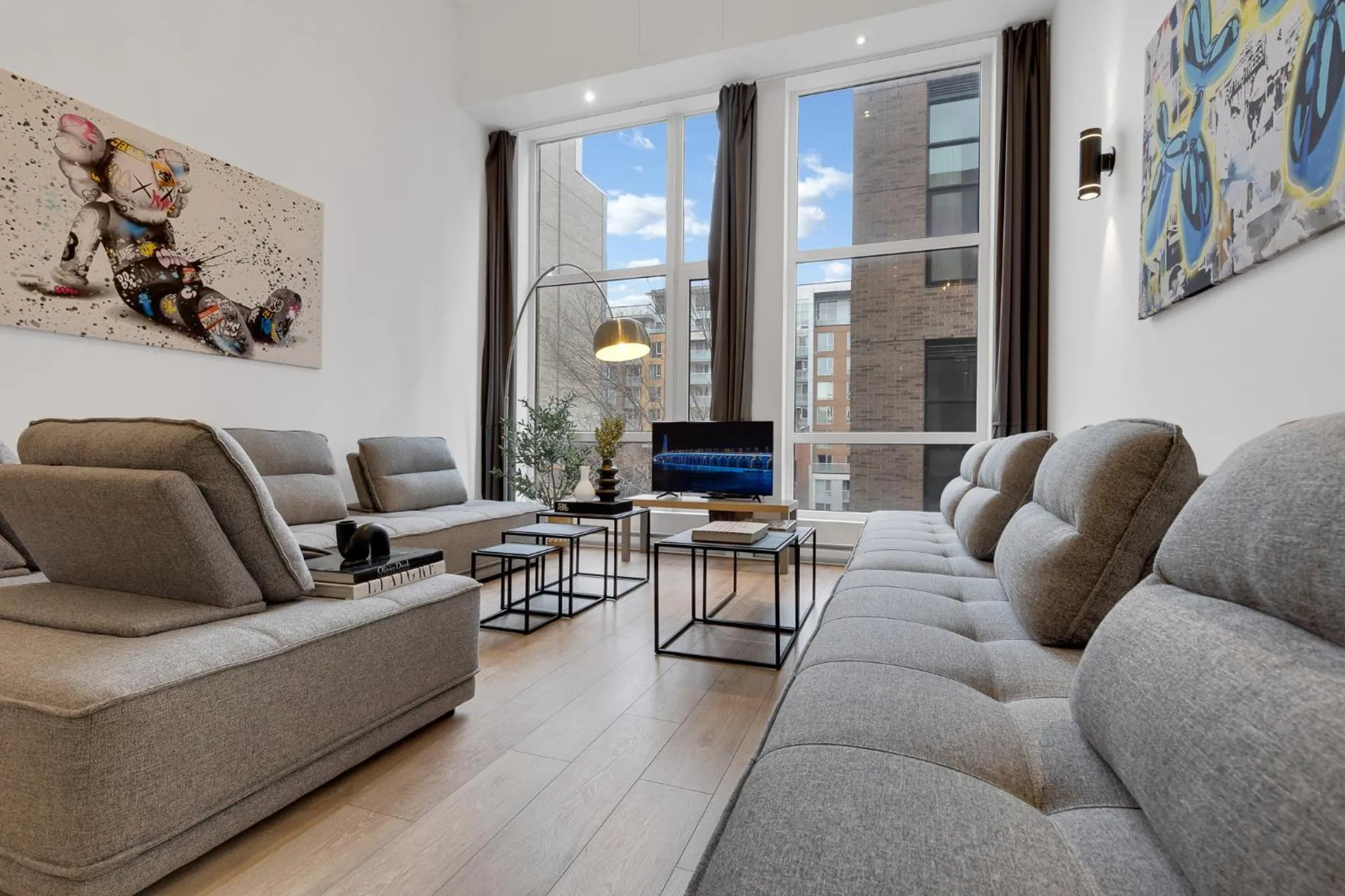 TV and multimedia in LiV MTL Downtown