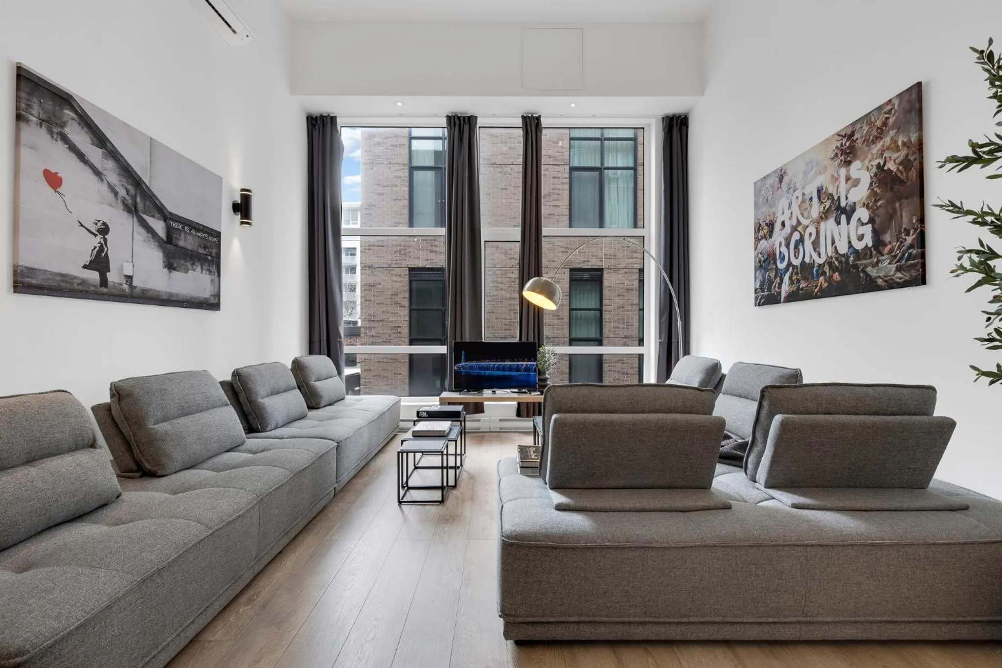 TV and multimedia in LiV MTL Downtown