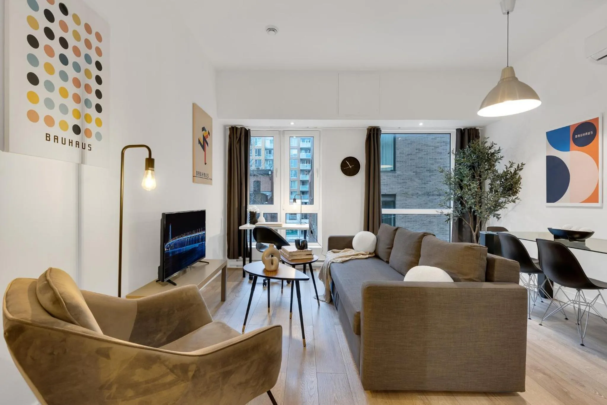 Communal lounge/ TV room in LiV MTL Downtown