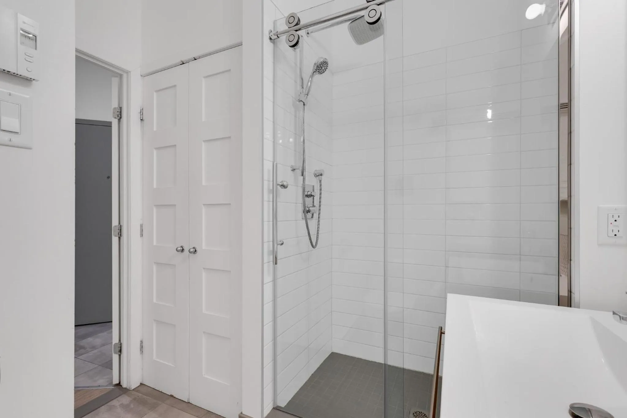 Shower in LiV MTL Downtown