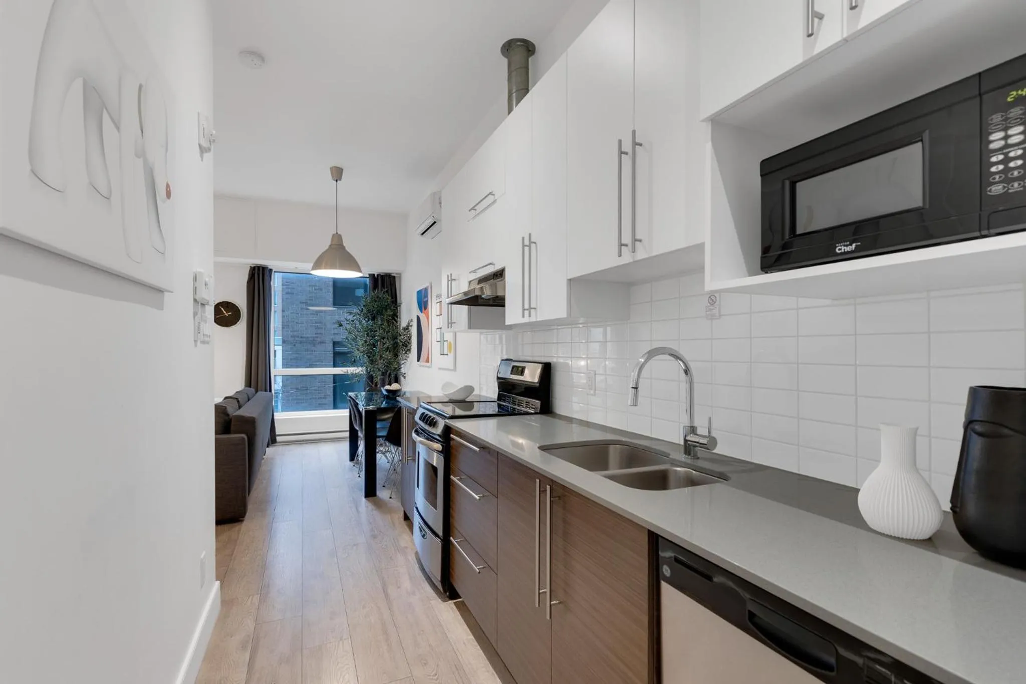 Coffee/tea facilities in LiV MTL Downtown