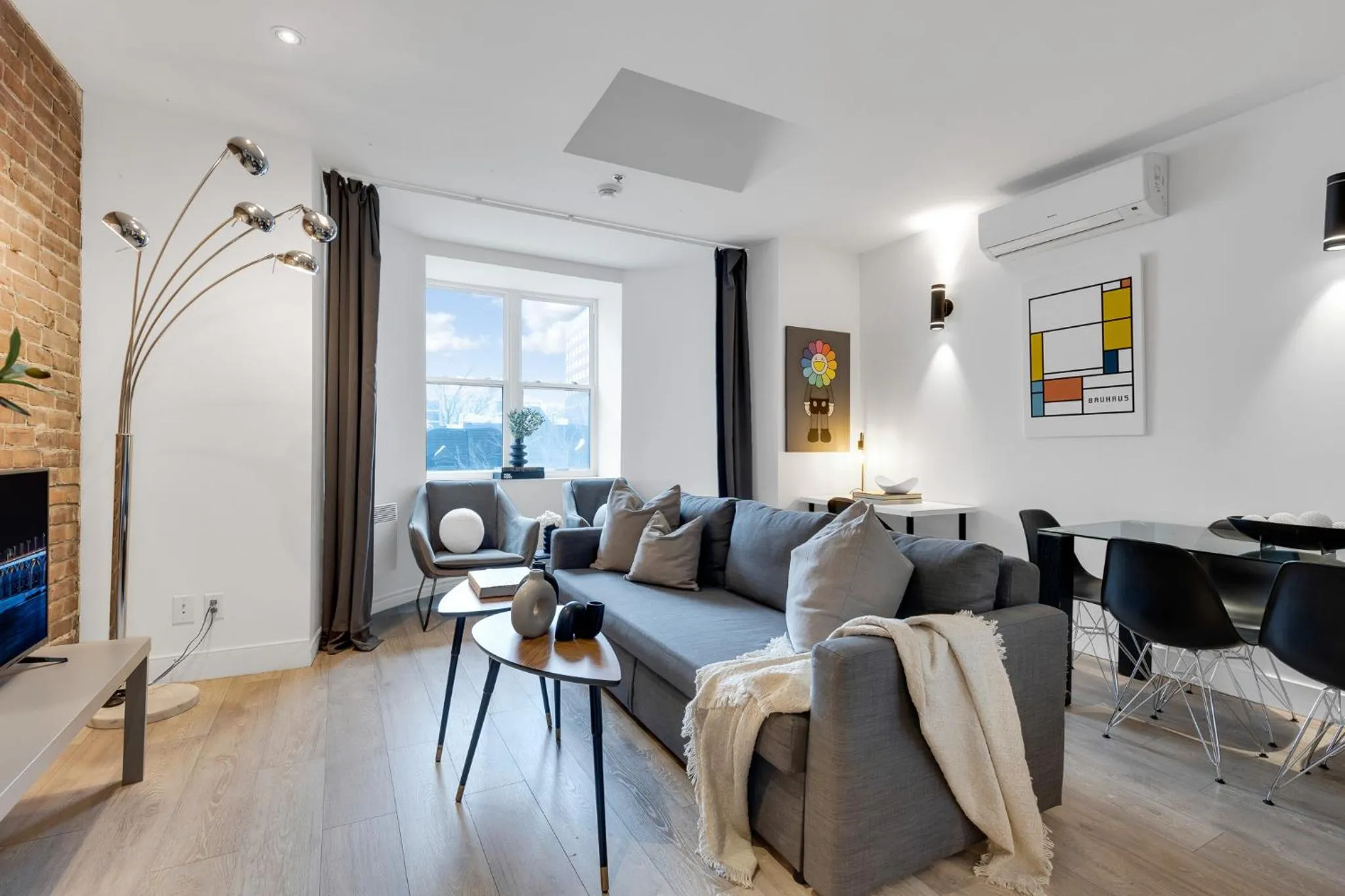 TV and multimedia in LiV MTL Downtown